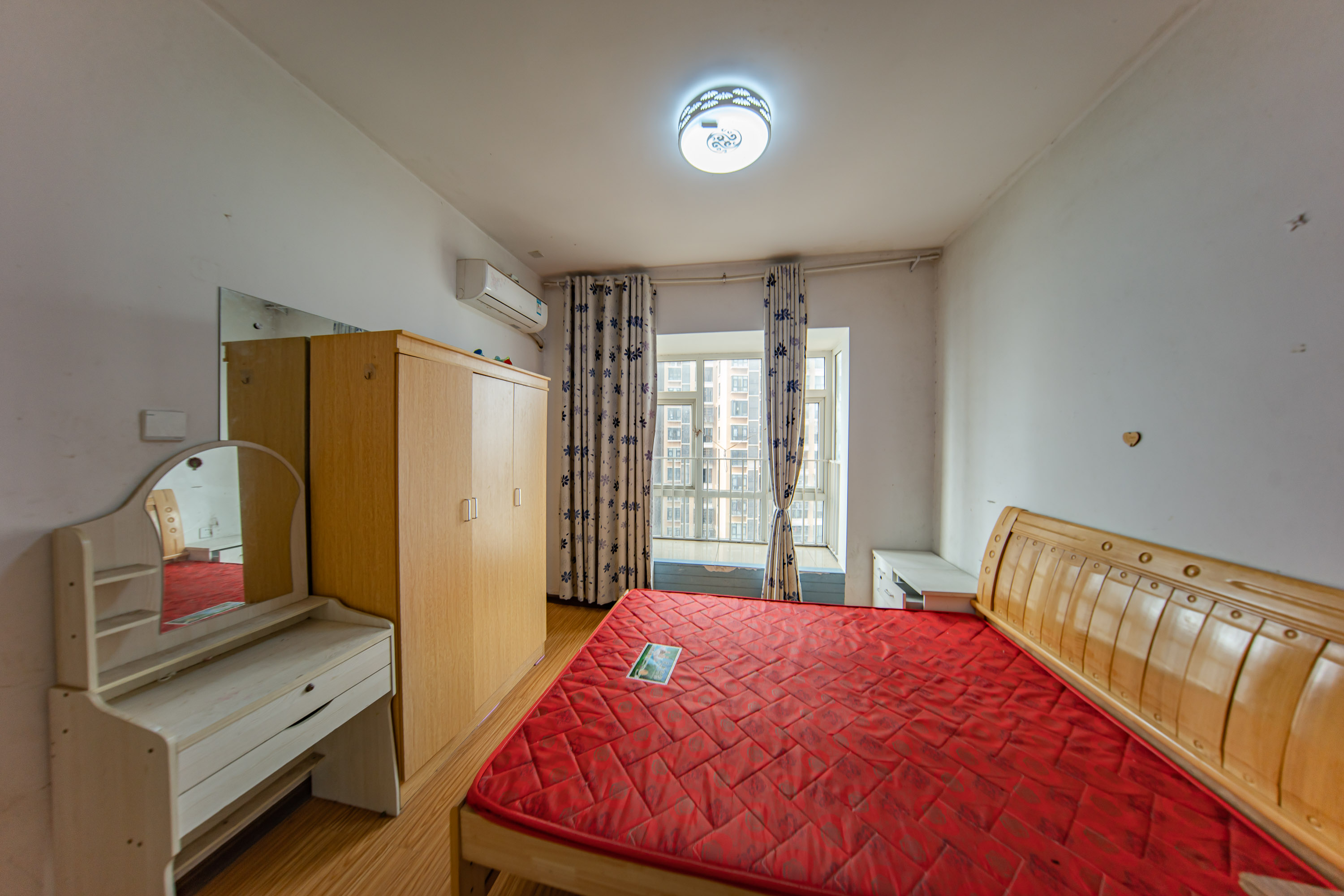 米兰春天 4室2厅2卫 79.5万 米兰春天 4室2厅2卫 79.5万卧室