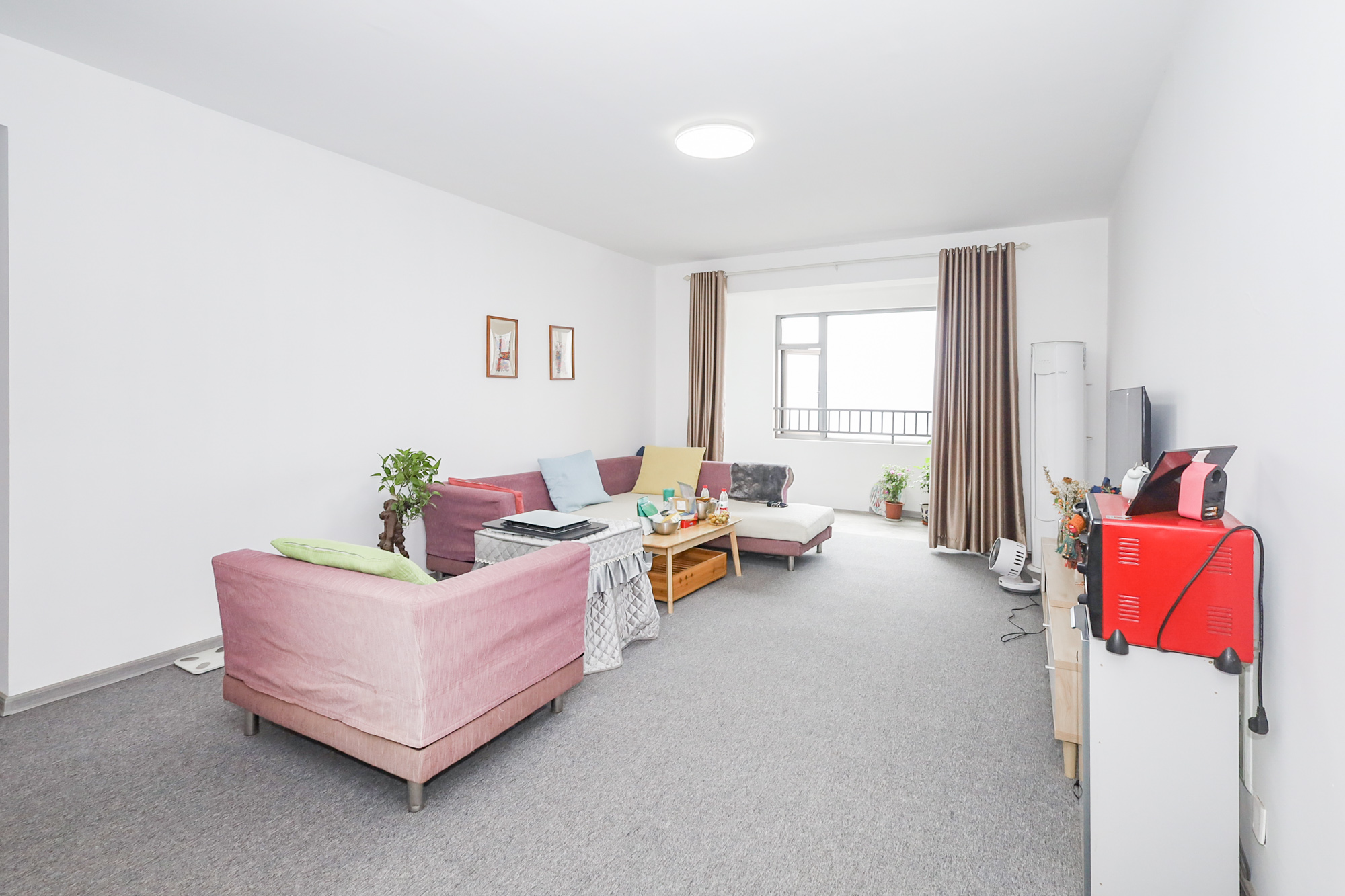 八方小区C区  3室2厅2卫    405.0万客厅