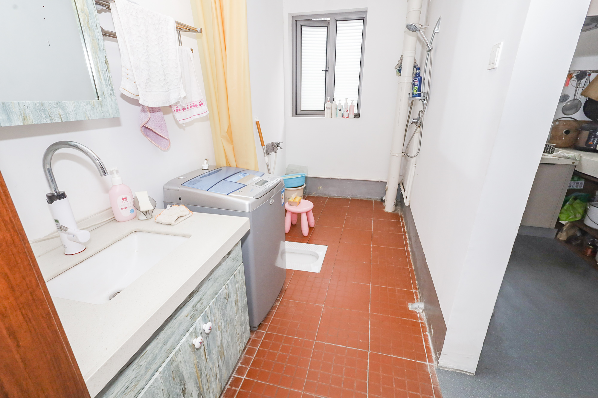 八方小区C区  3室2厅2卫    405.0万卫生间