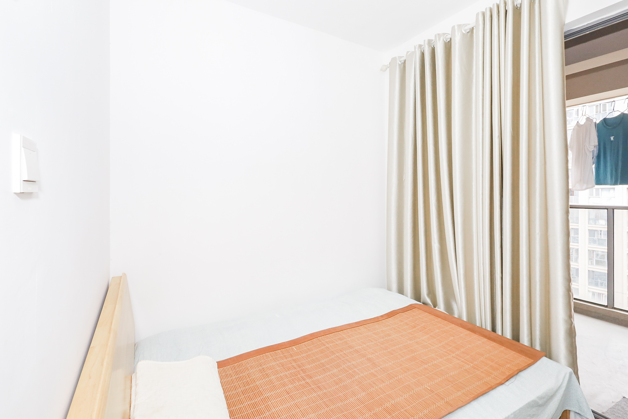 八方小区C区  3室2厅2卫    405.0万卧室