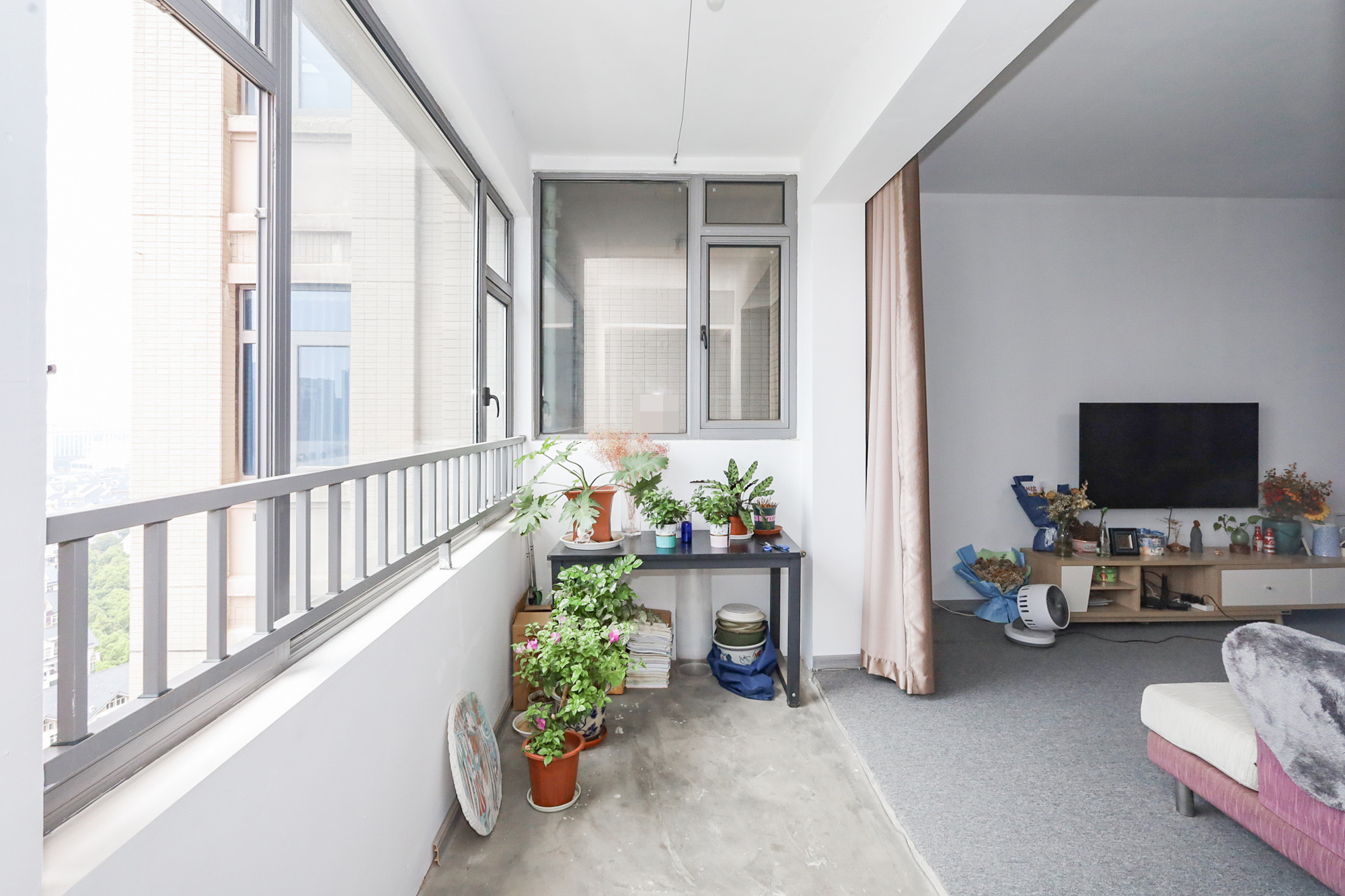 八方小区C区  3室2厅2卫    405.0万阳台