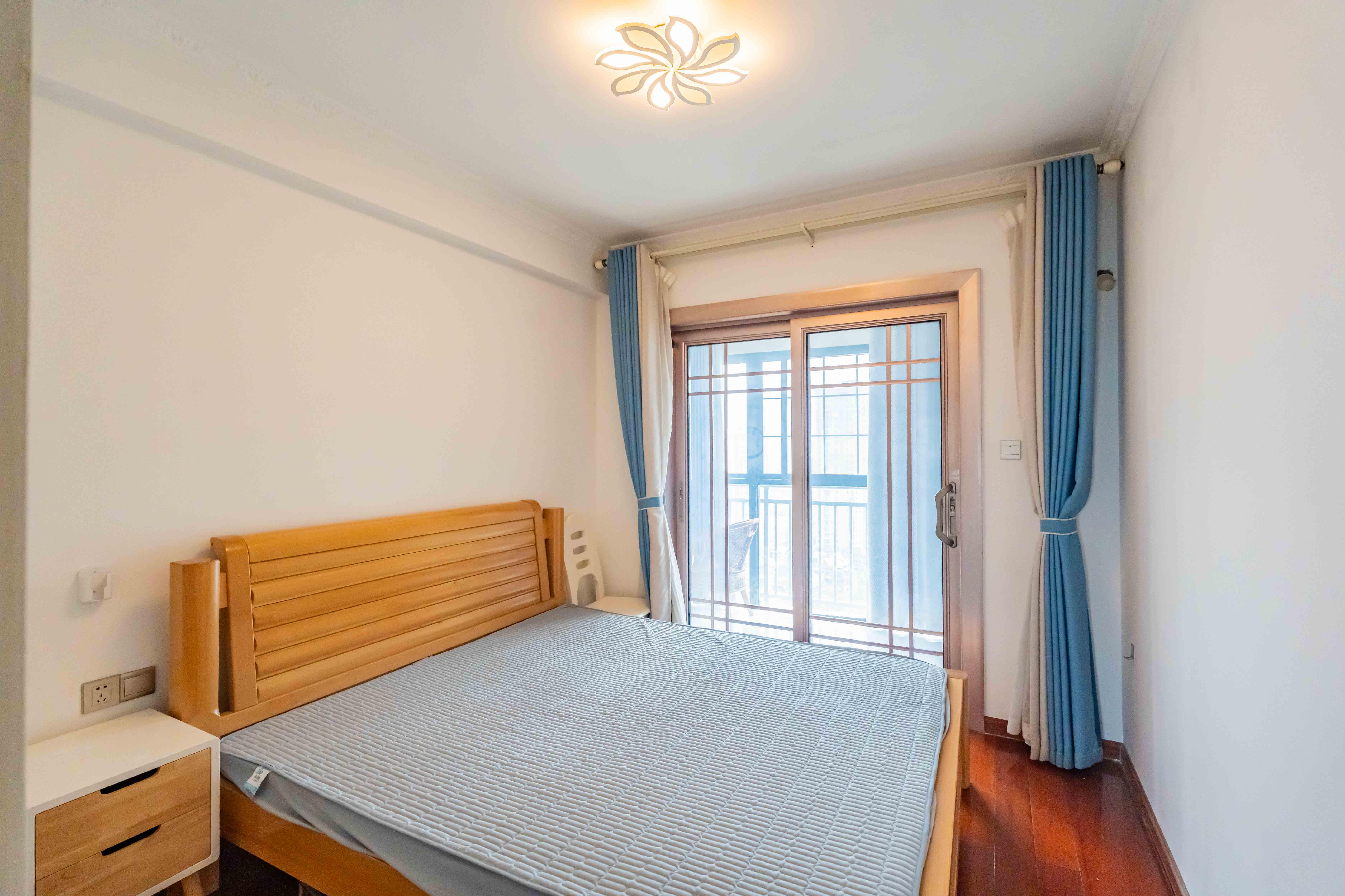 五矿沁园金城(春和景园)  4室2厅2卫    140.0万 五矿沁园金城(春和景园)  4室2厅2卫    140.0万卧室