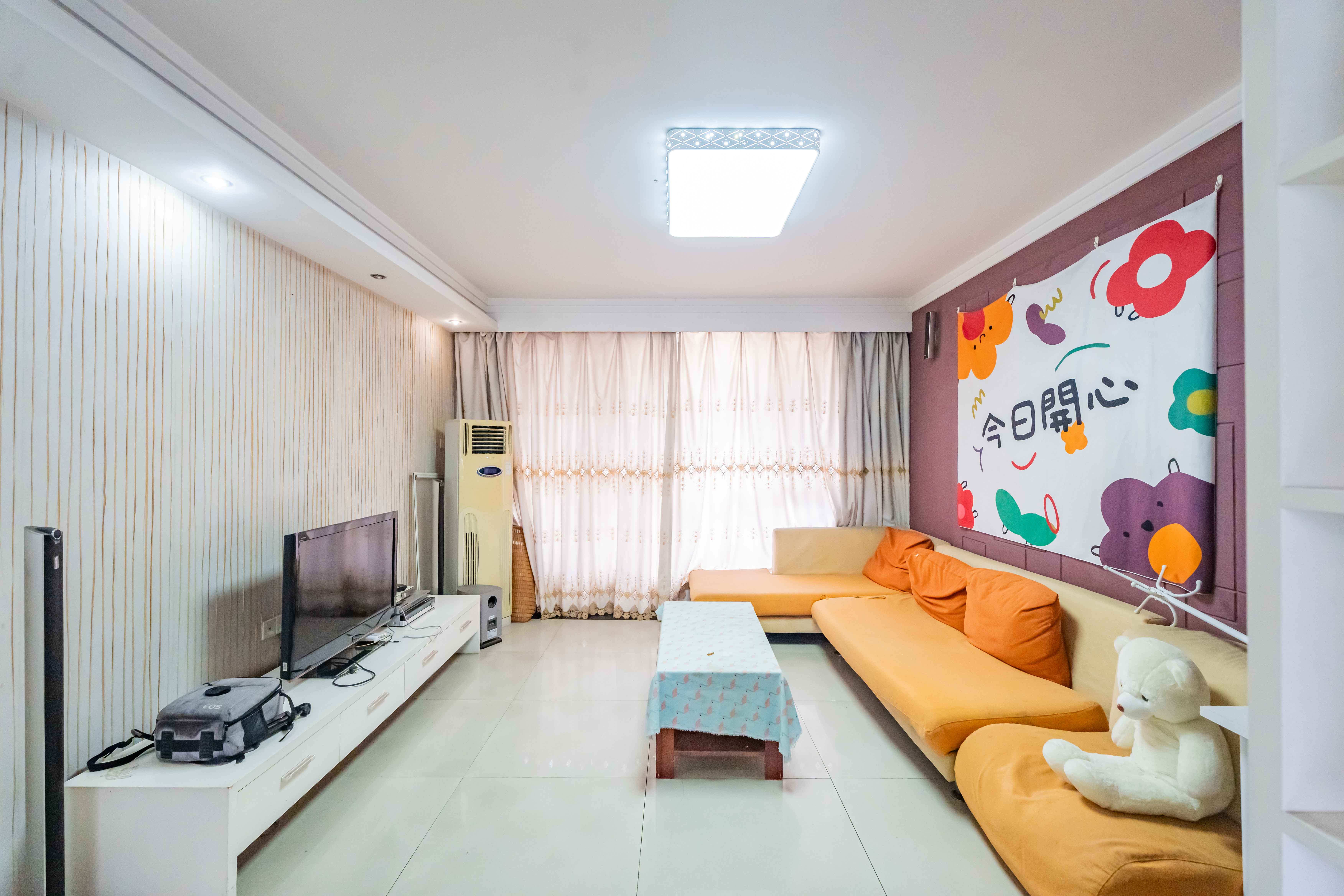 四季美景一、二期 2室2厅1卫 73.8万 四季美景一、二期 2室2厅1卫 73.8万客厅