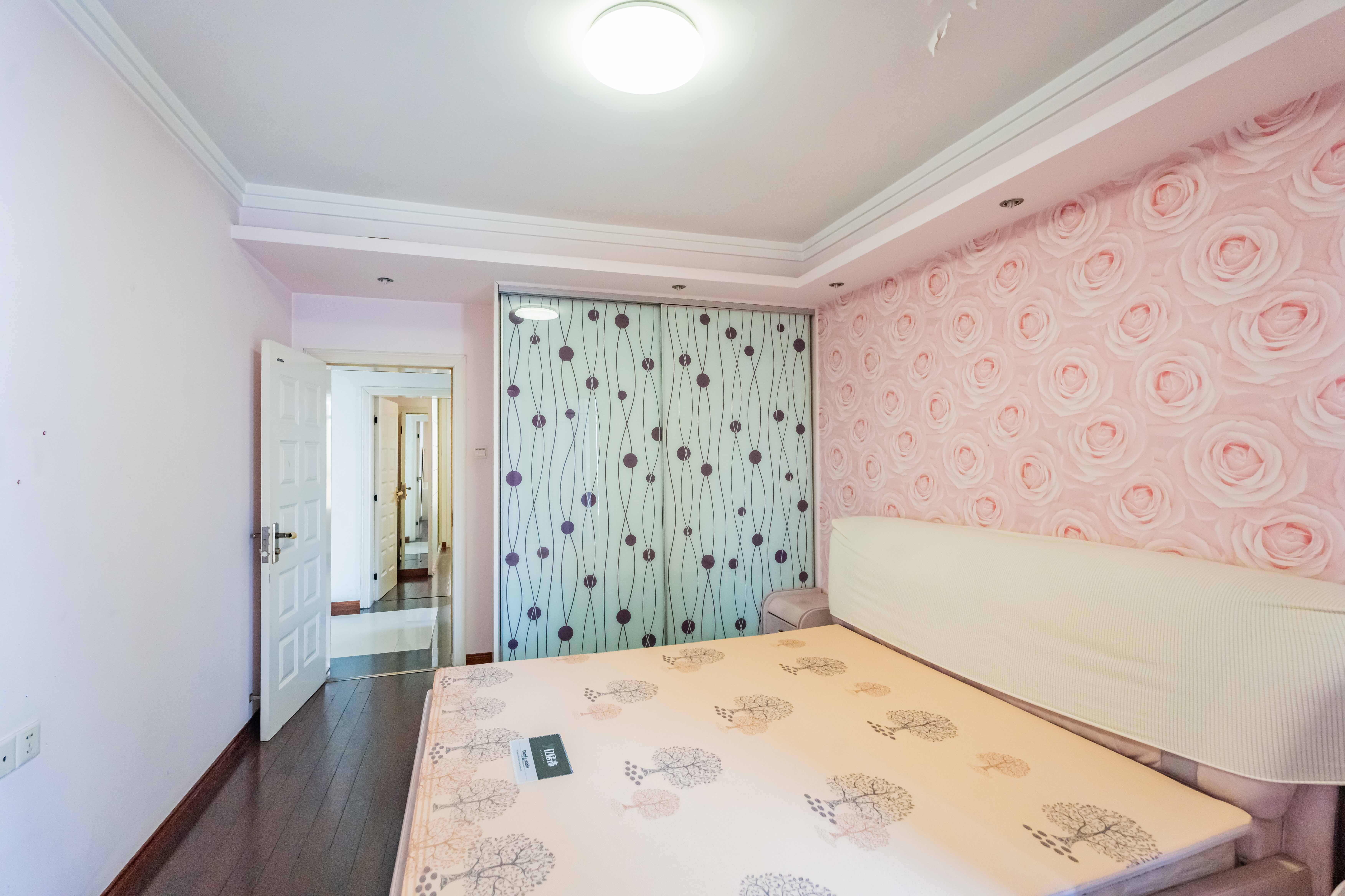 四季美景一、二期 2室2厅1卫 73.8万 四季美景一、二期 2室2厅1卫 73.8万卧室