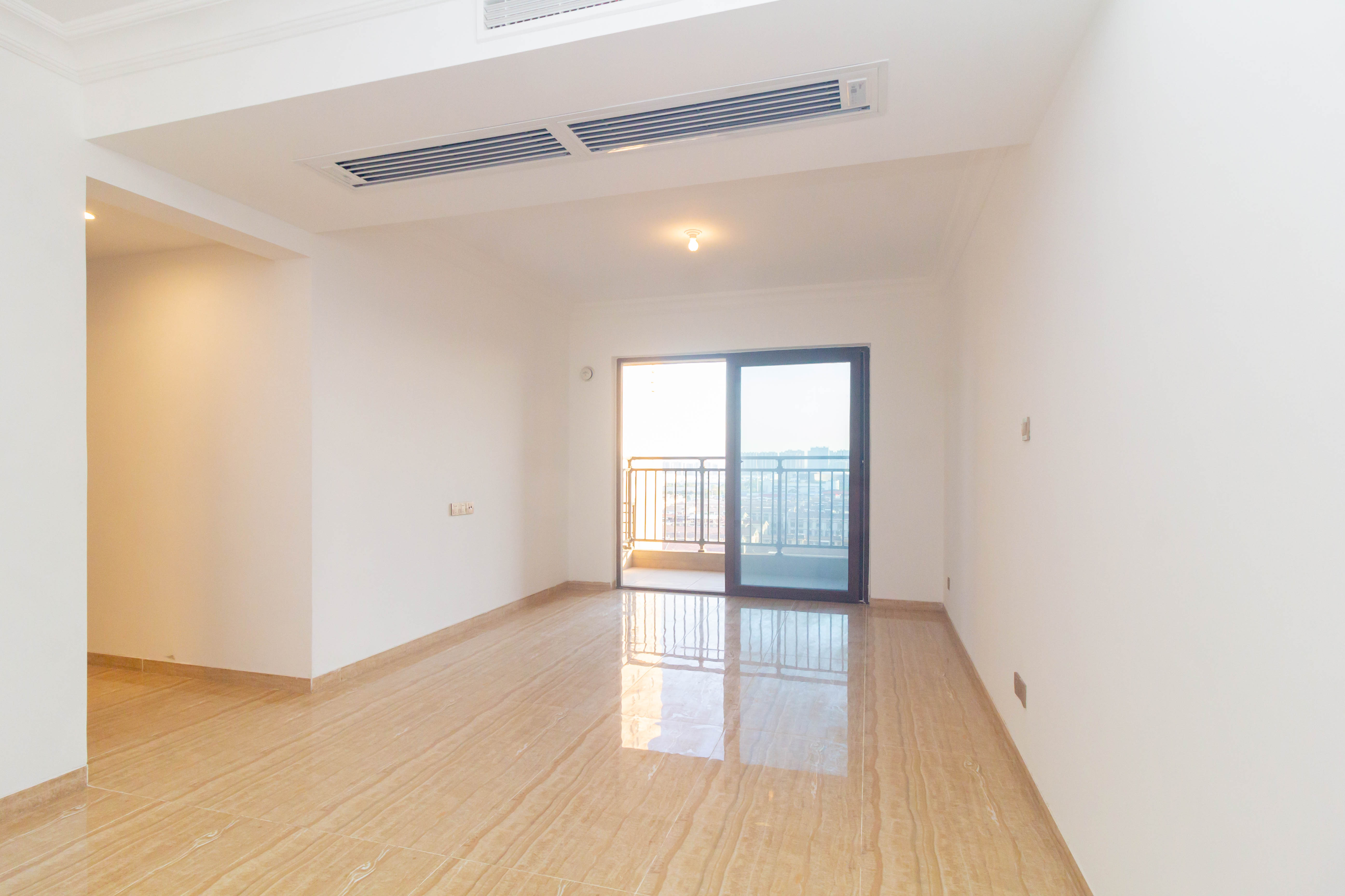 碧桂园星城首府  3室2厅2卫    65.0万 碧桂园星城首府  3室2厅2卫    65.0万客厅