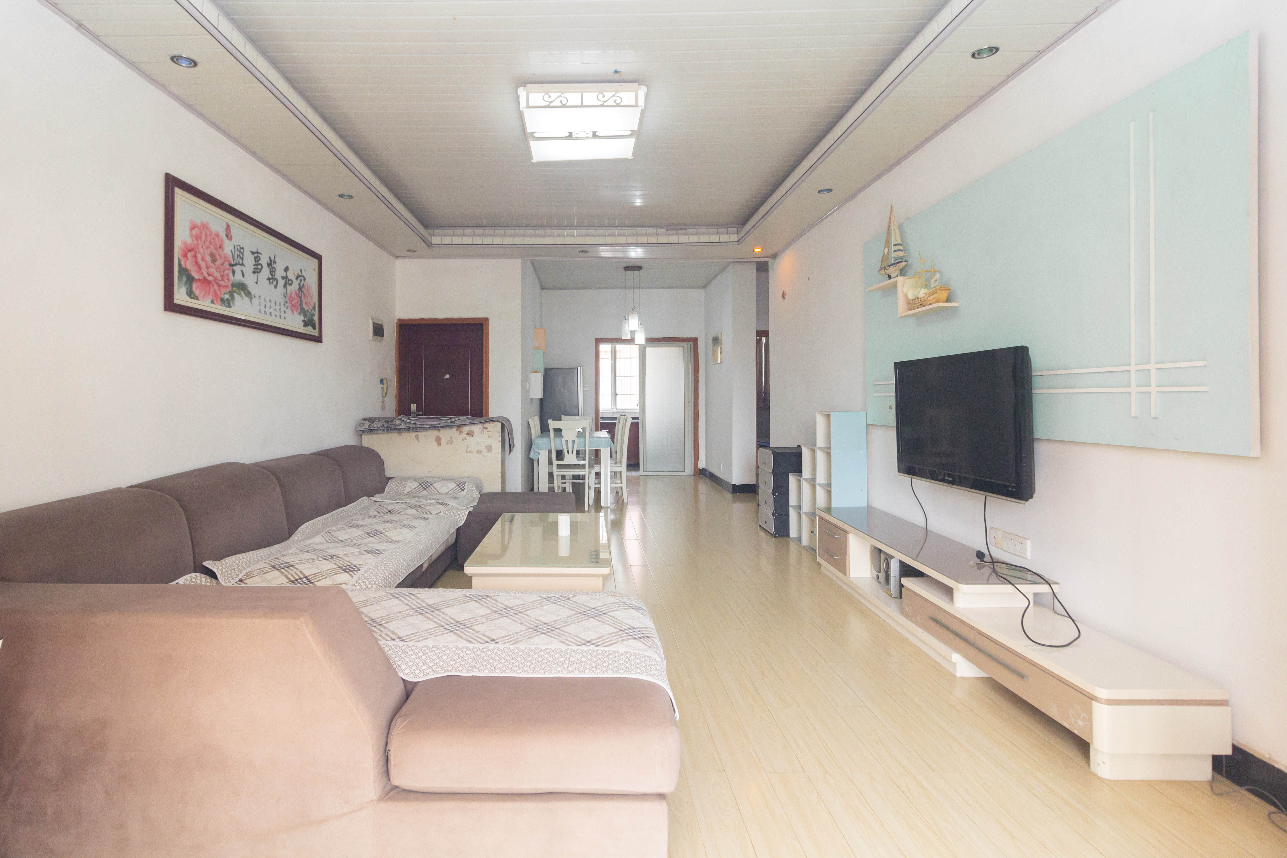 东城名苑 2室2厅2卫 38.0万 东城名苑 2室2厅2卫 38.0万客厅