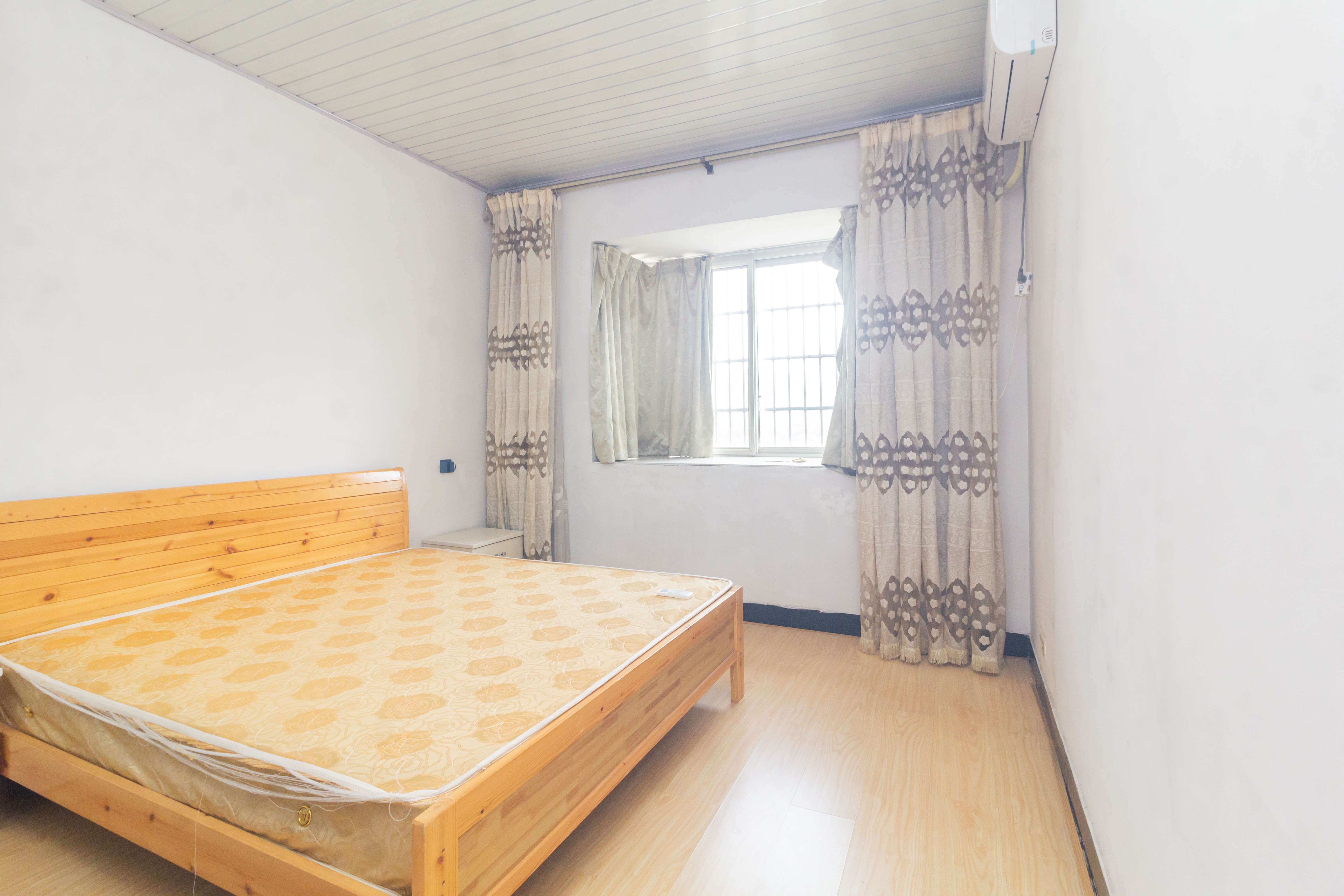 东城名苑 2室2厅2卫 38.0万 东城名苑 2室2厅2卫 38.0万卧室