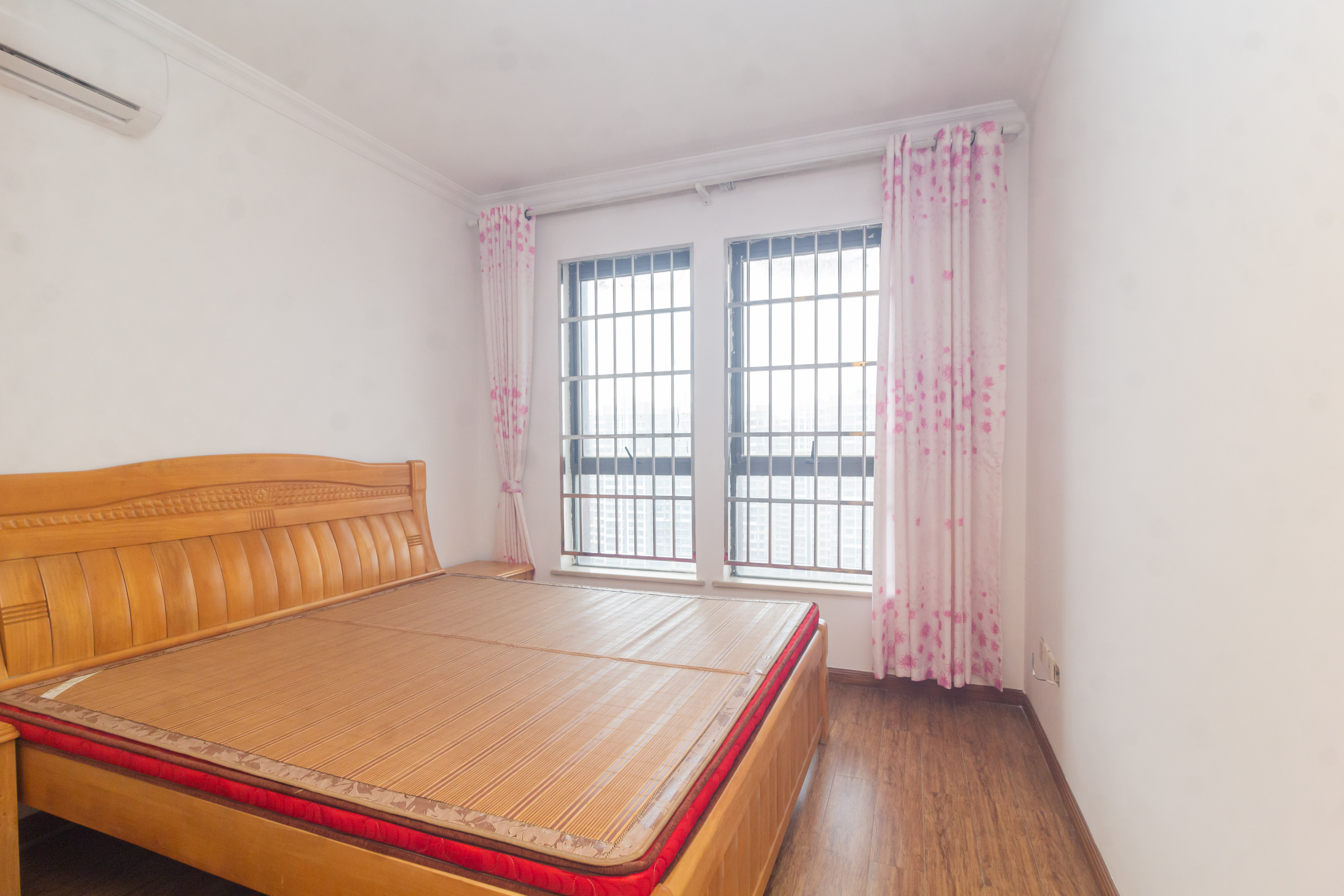 方略潇邦  4室2厅2卫    85.0万 方略潇邦  4室2厅2卫    85.0万卧室