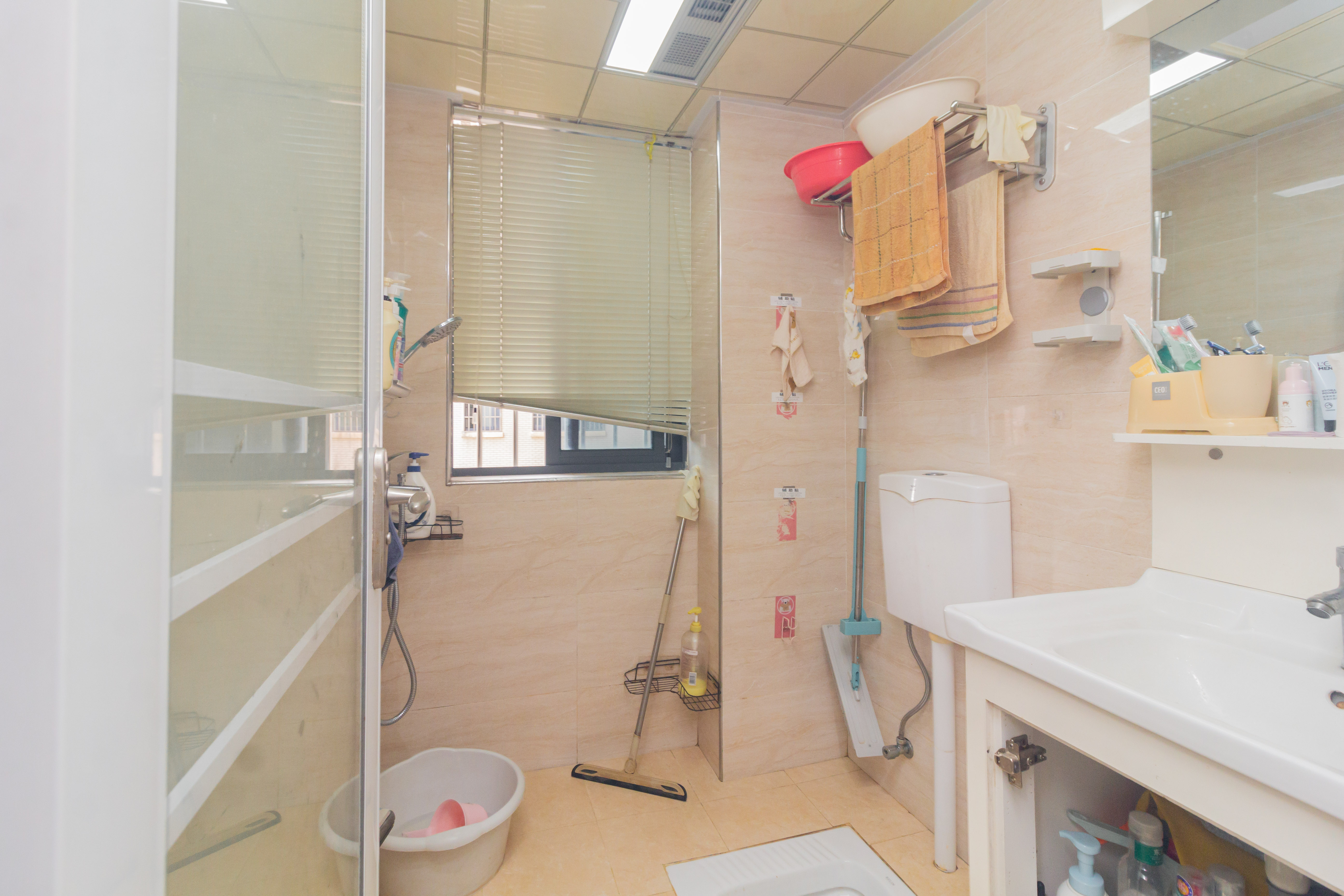 佳美紫郡 3室2厅1卫 63.8万 佳美紫郡 3室2厅1卫 63.8万卫生间