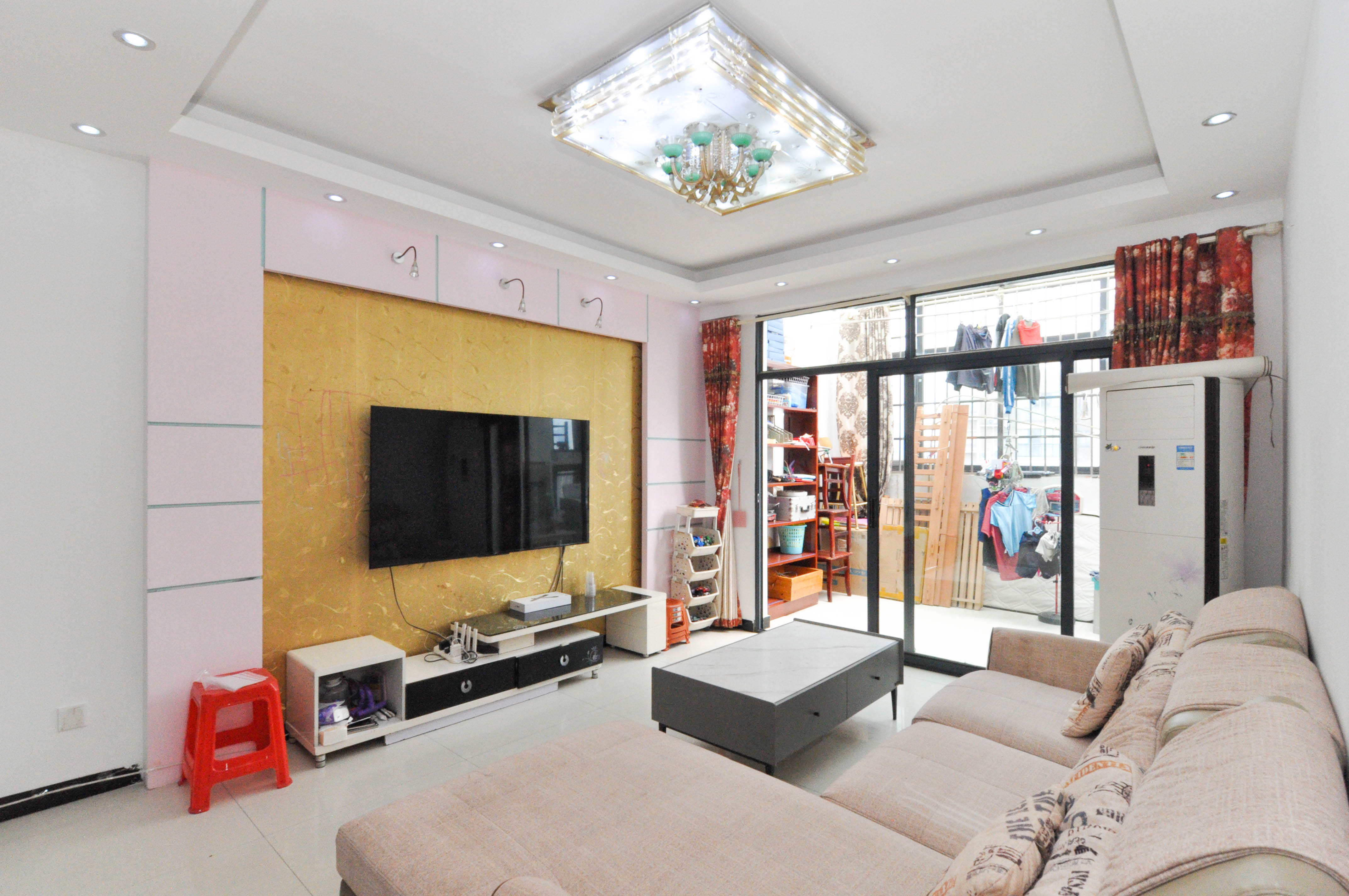 地华梅溪湖畔  2室2厅1卫    62.8万 地华梅溪湖畔  2室2厅1卫    62.8万客厅