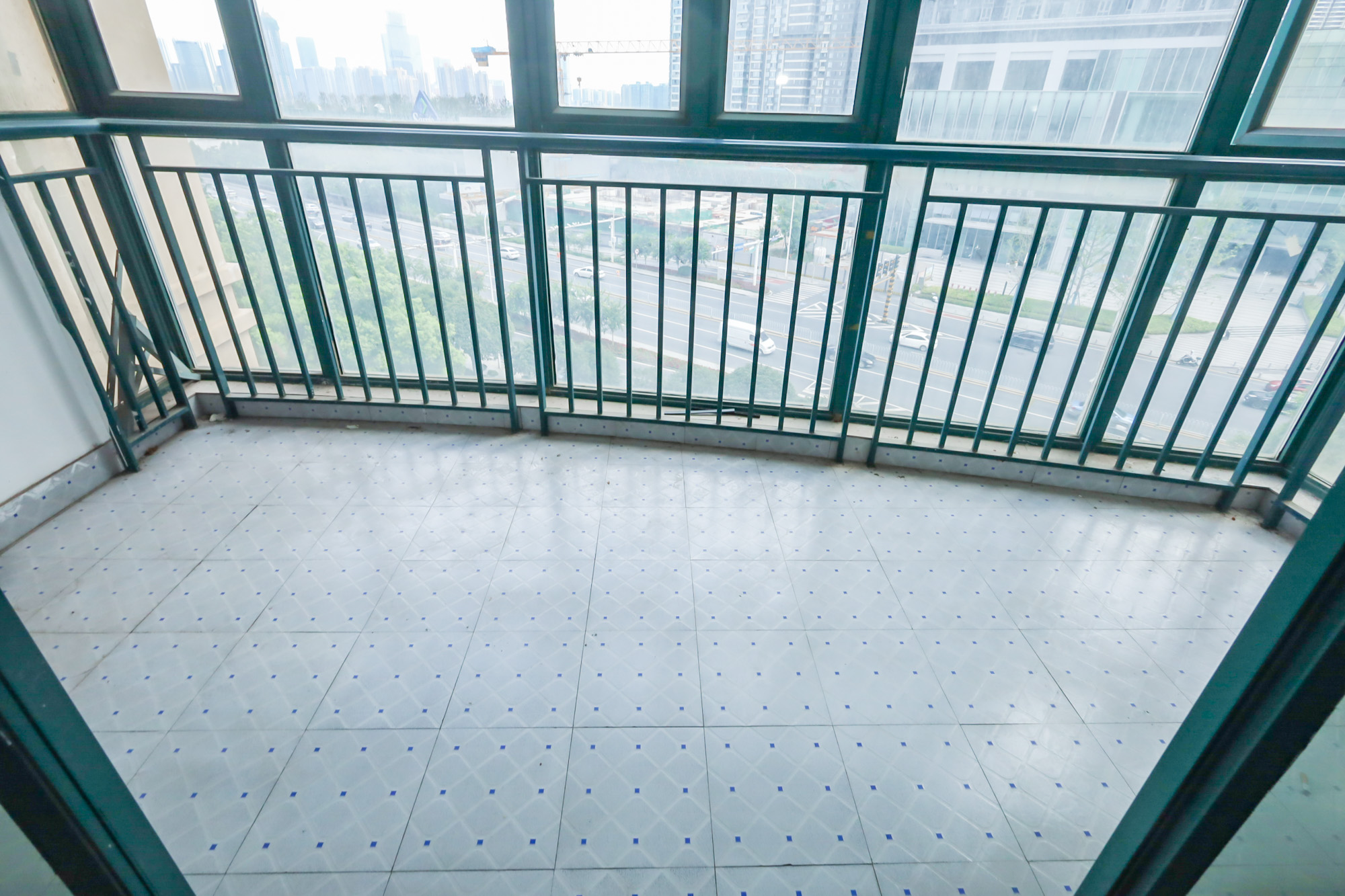 滨江金座  4室2厅1卫   155.00万阳台