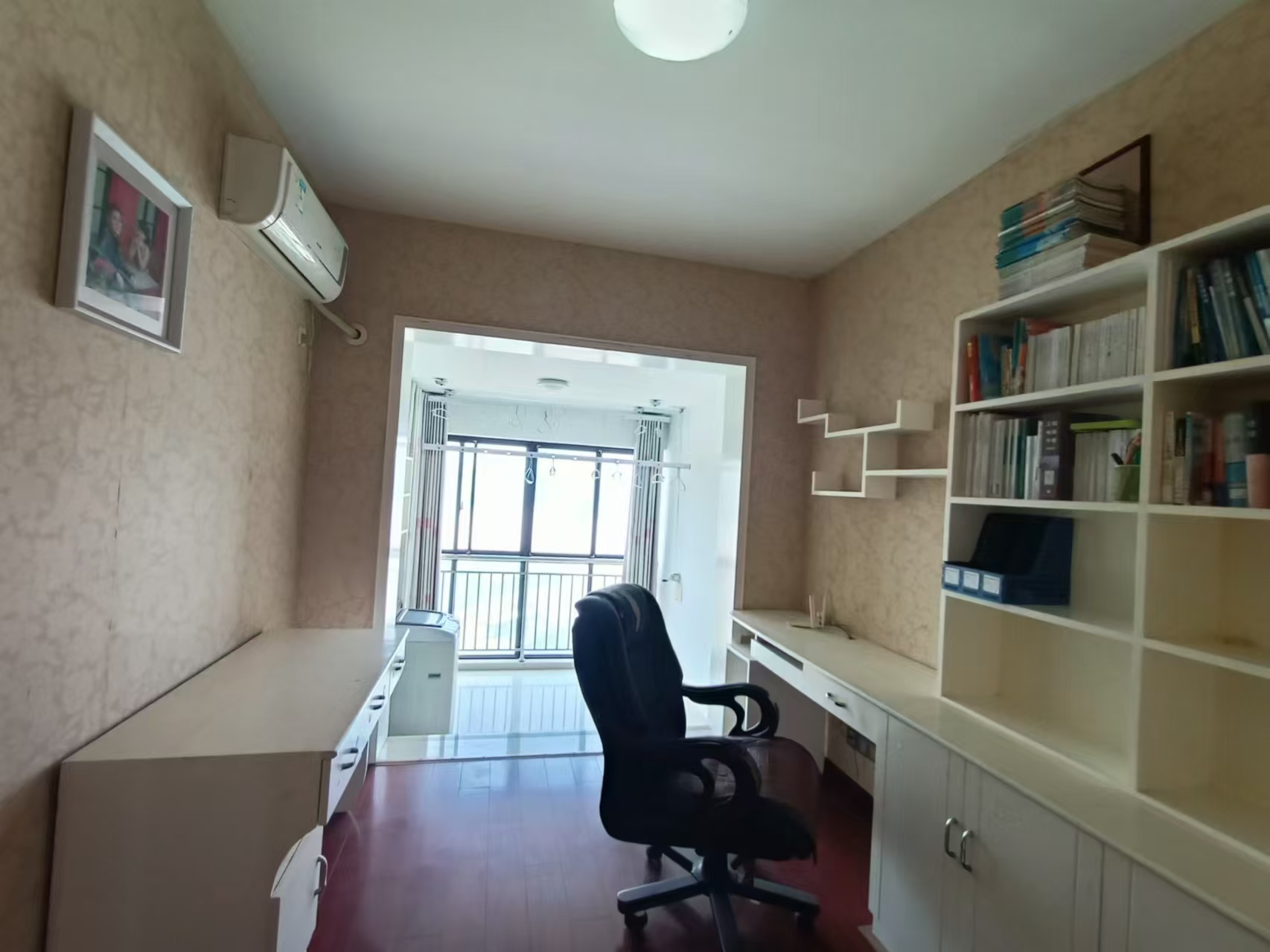 湘银三期水岸蓝郡 4室2厅2卫 75.0万 湘银三期水岸蓝郡 4室2厅2卫 75.0万室内图