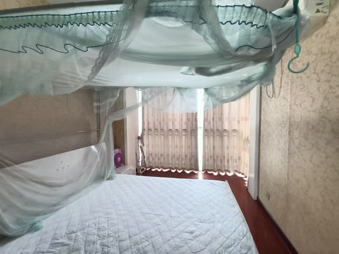 湘银三期水岸蓝郡 4室2厅2卫 75.0万 湘银三期水岸蓝郡 4室2厅2卫 75.0万室内图