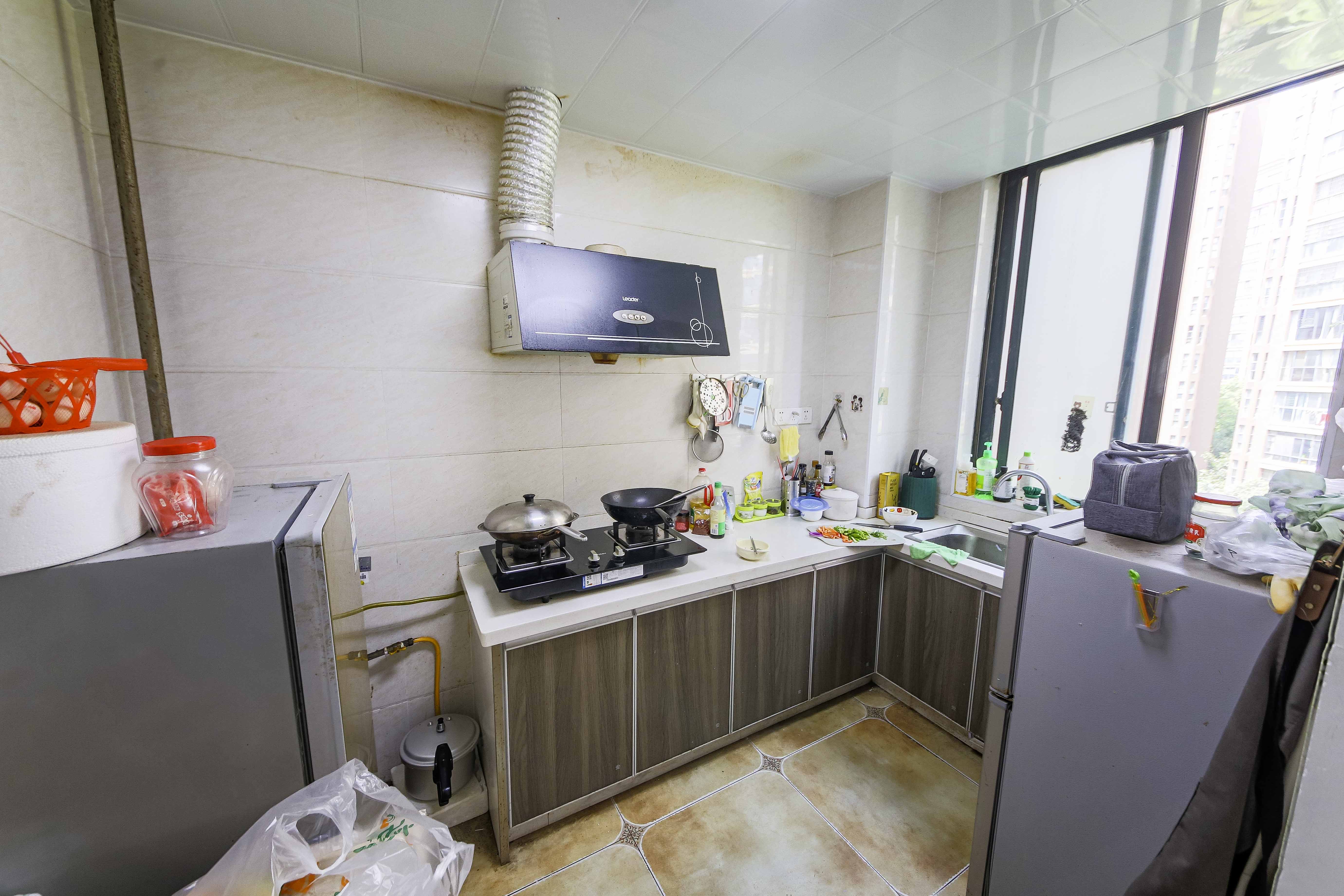 天城尚品  5室2厅2卫    180.0万 天城尚品  5室2厅2卫    180.0万厨房