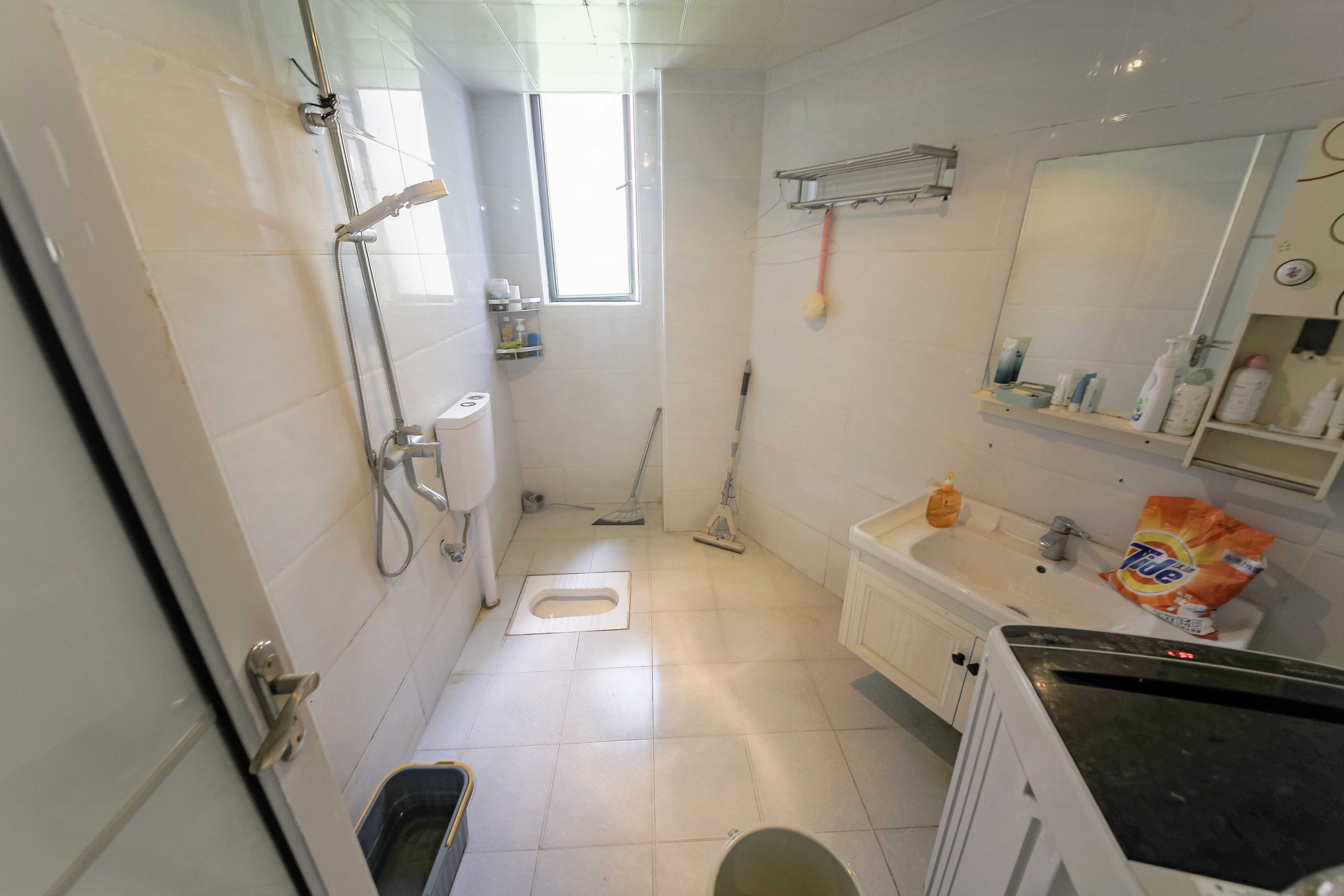 天城尚品  5室2厅2卫    180.0万 天城尚品  5室2厅2卫    180.0万卫生间