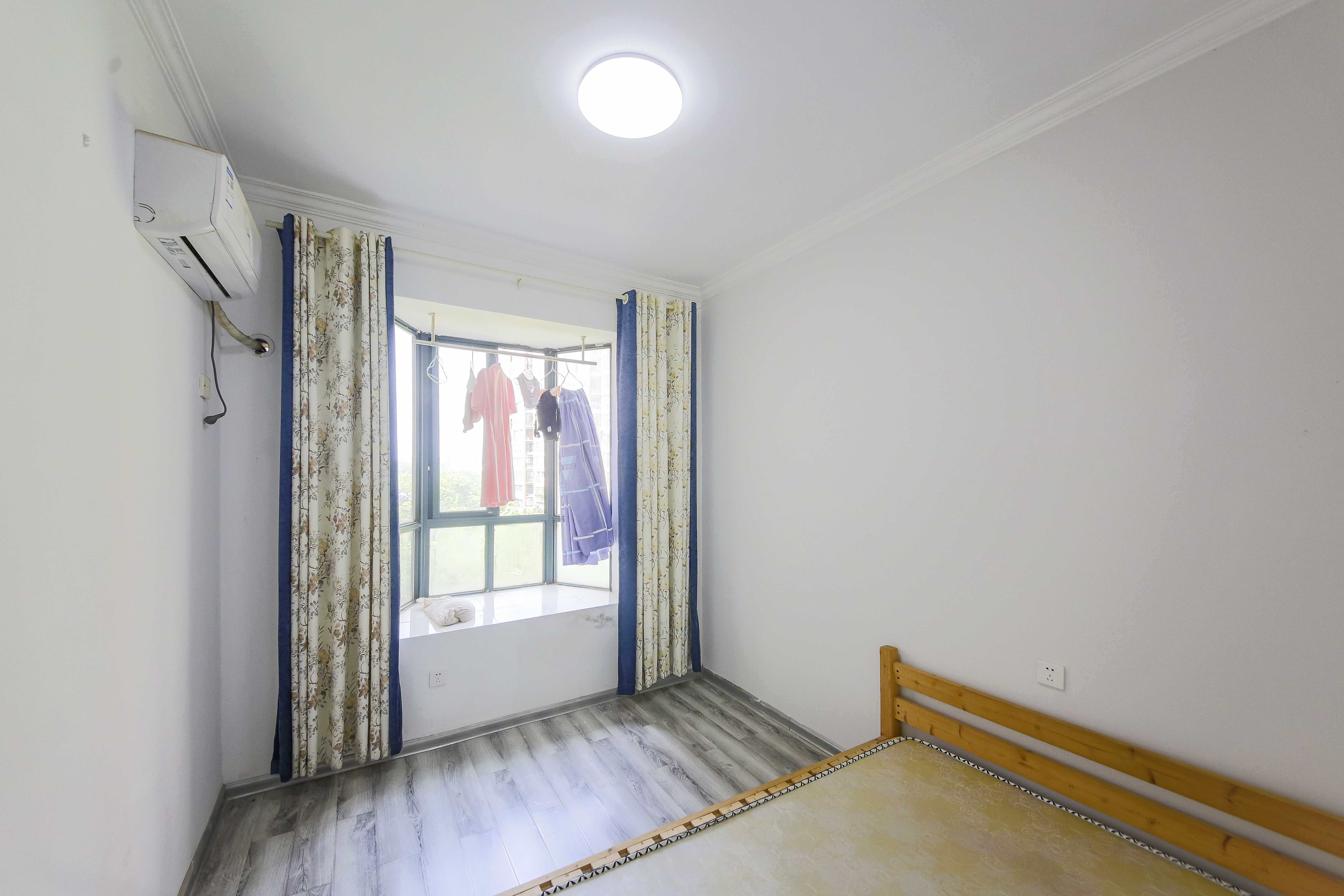 天城尚品  5室2厅2卫    180.0万 天城尚品  5室2厅2卫    180.0万卧室