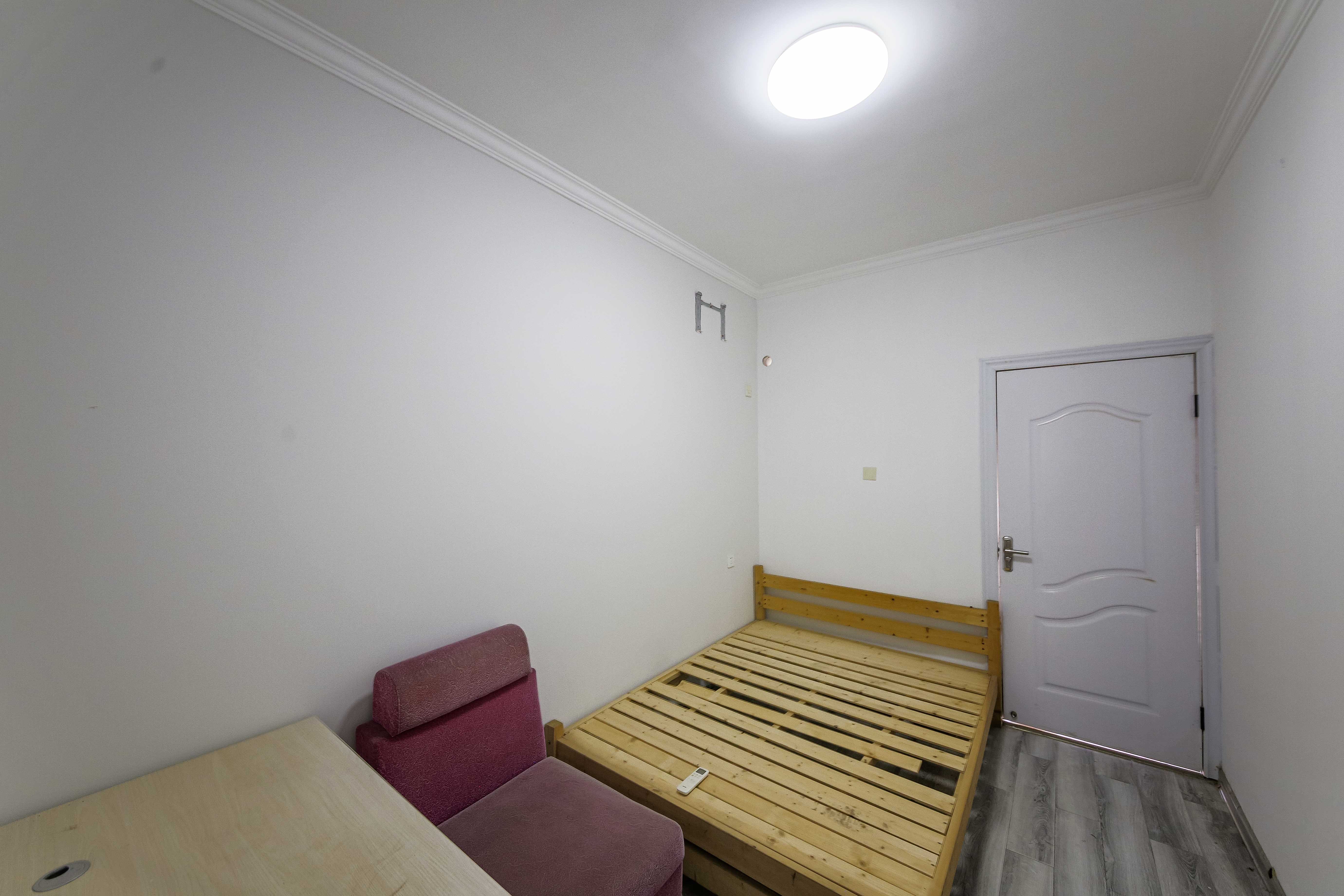 天城尚品  5室2厅2卫    180.0万 天城尚品  5室2厅2卫    180.0万卧室