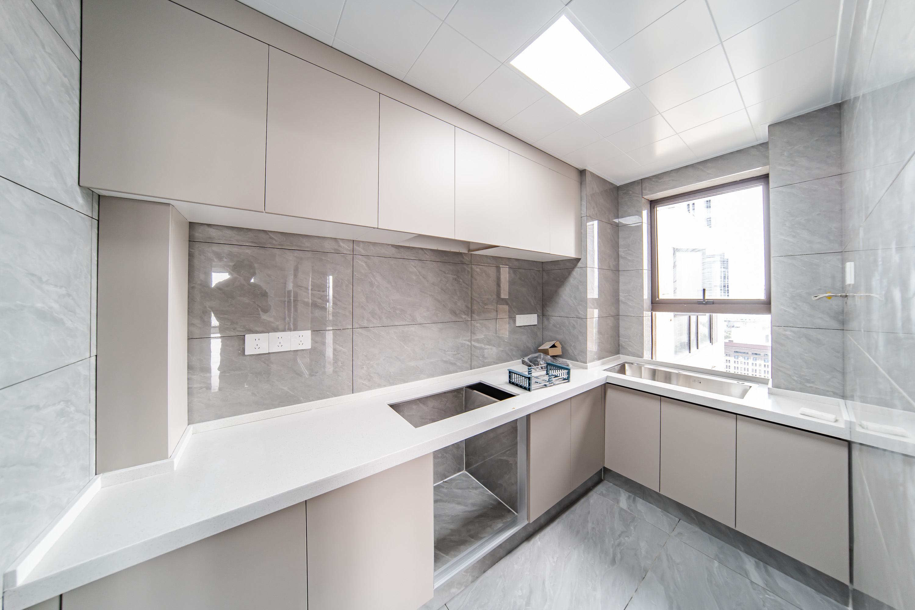 洋湖18克拉(旷远洋湖18克拉)  3室2厅1卫    99.0万 洋湖18克拉(旷远洋湖18克拉)  3室2厅1卫    99.0万厨房