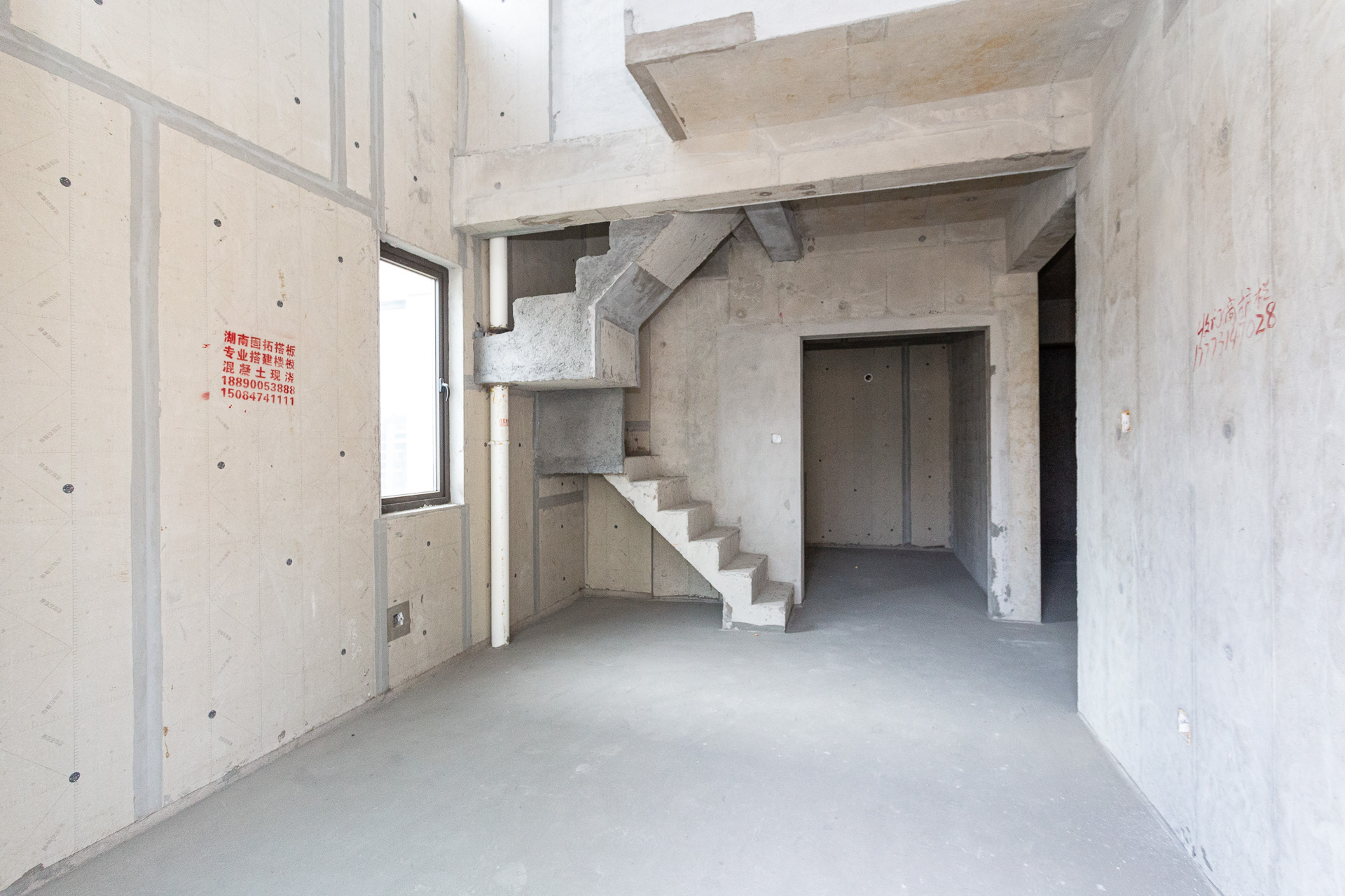 润和湘江天地AB区 4室2厅2卫 130.0万 润和湘江天地AB区 4室2厅2卫 130.0万客厅