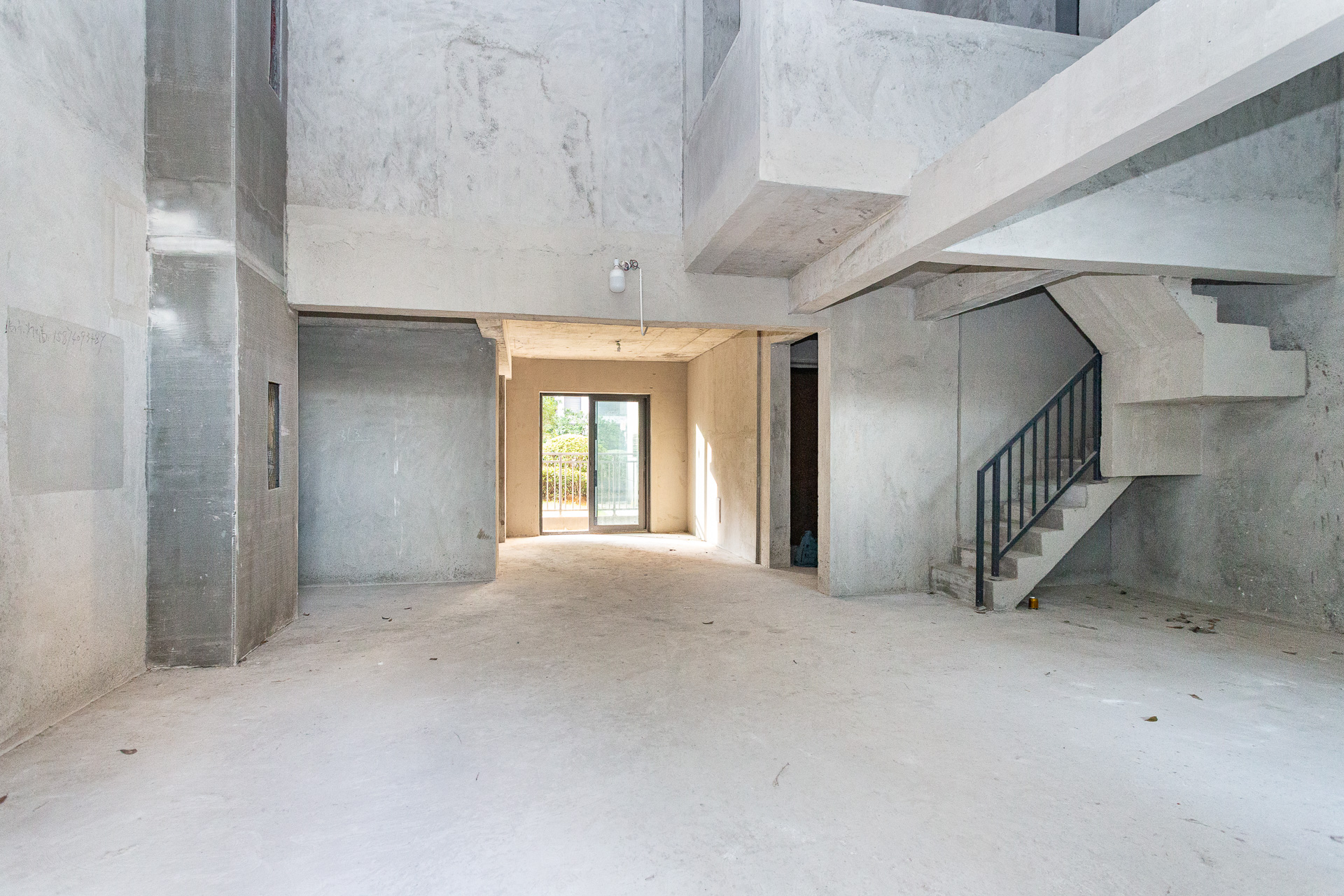 越秀湘江星汇城一期  5室2厅3卫    179.8万 越秀湘江星汇城一期  5室2厅3卫    179.8万客厅