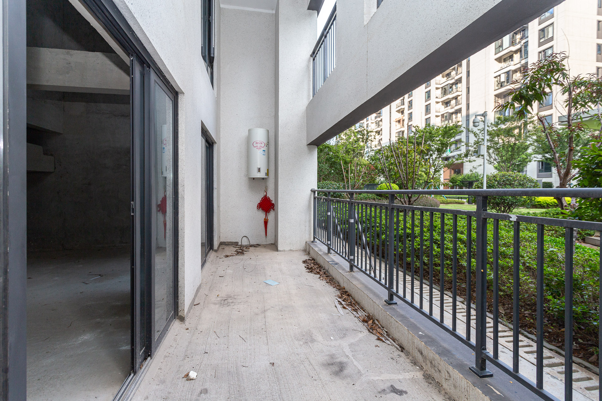 越秀湘江星汇城一期  5室2厅3卫    179.8万 越秀湘江星汇城一期  5室2厅3卫    179.8万阳台