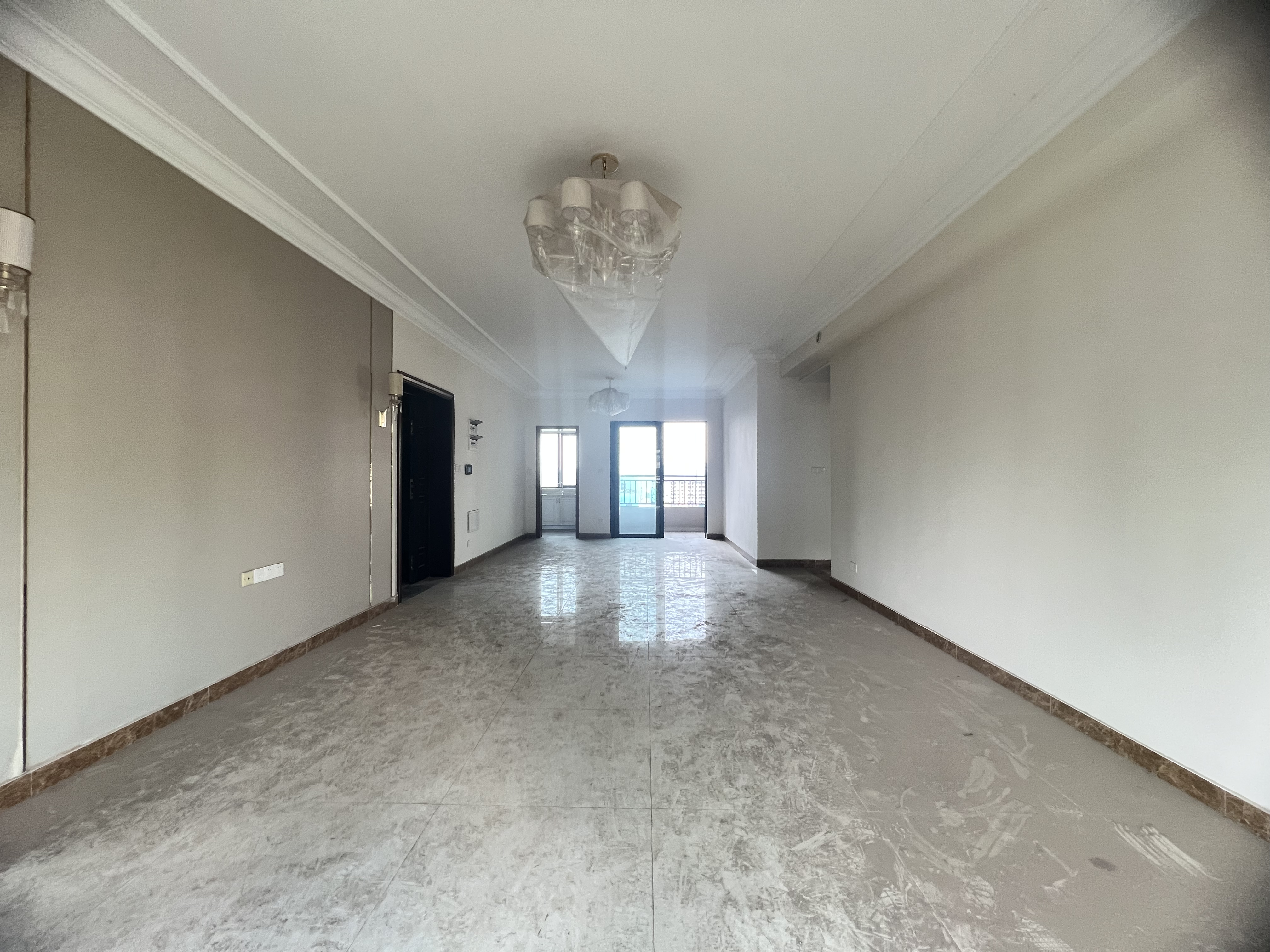 恒大华府  4室2厅2卫    153.0万 恒大华府  4室2厅2卫    153.0万室内图