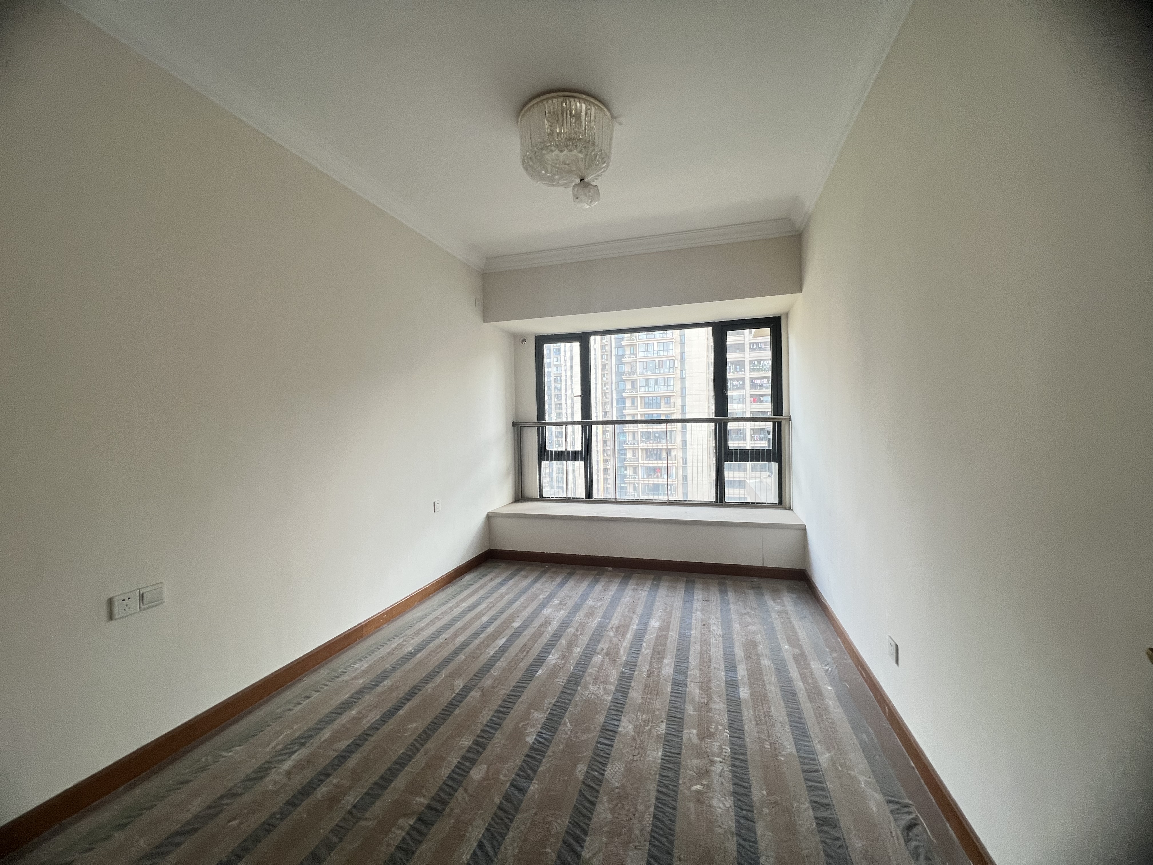 恒大华府  4室2厅2卫    153.0万 恒大华府  4室2厅2卫    153.0万室内图