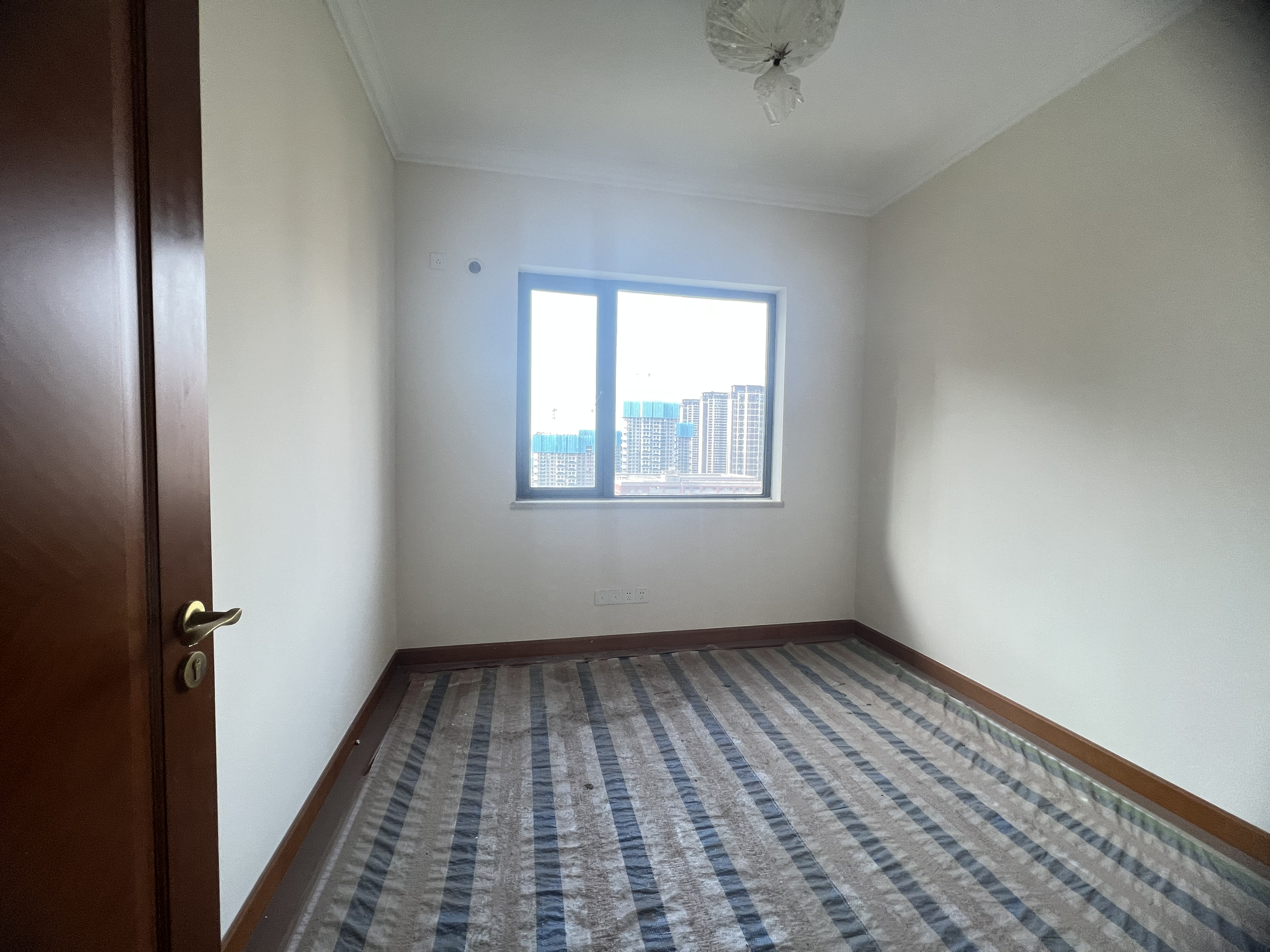 恒大华府  4室2厅2卫    153.0万 恒大华府  4室2厅2卫    153.0万室内图