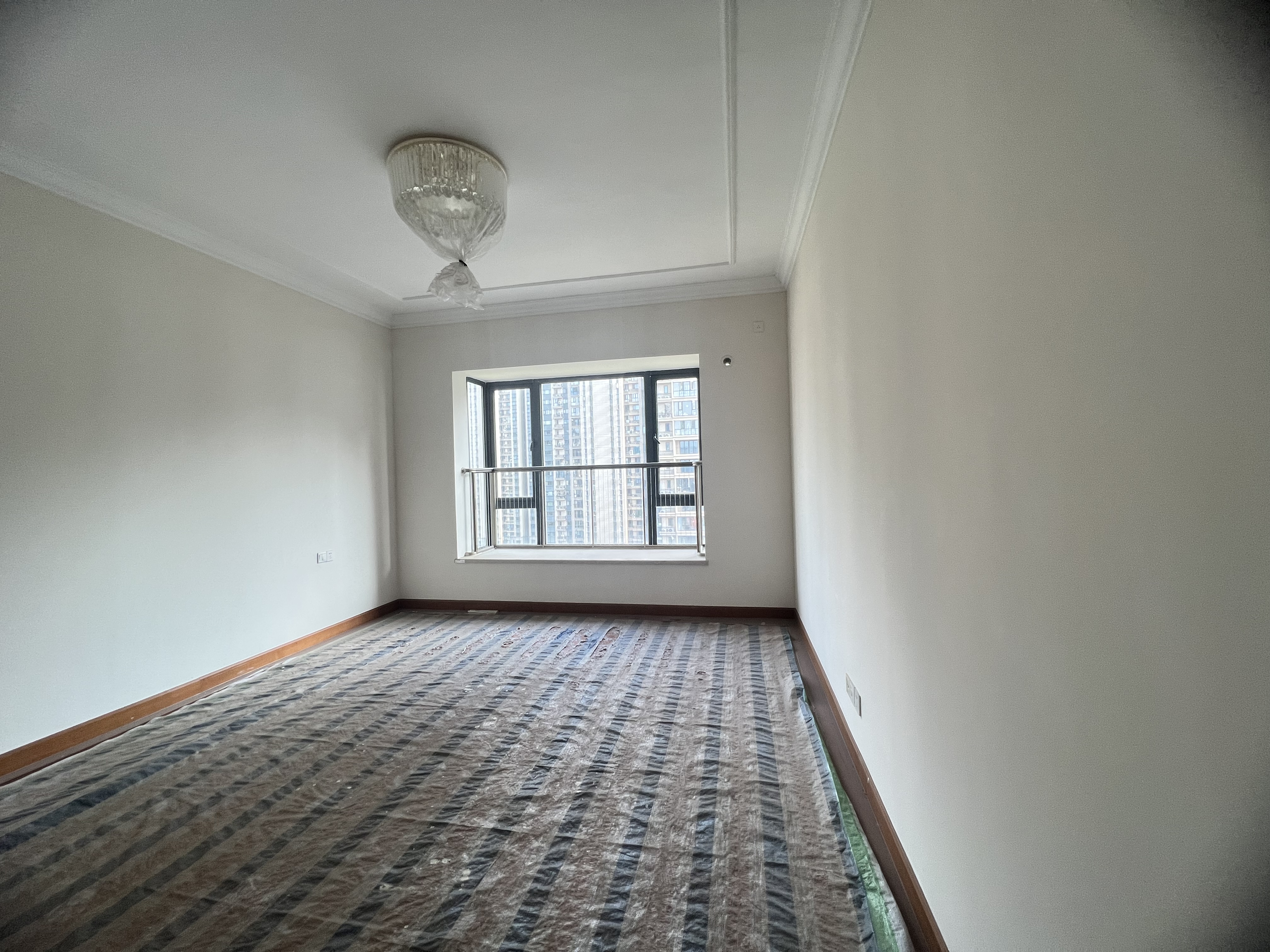 恒大华府  4室2厅2卫    153.0万 恒大华府  4室2厅2卫    153.0万室内图