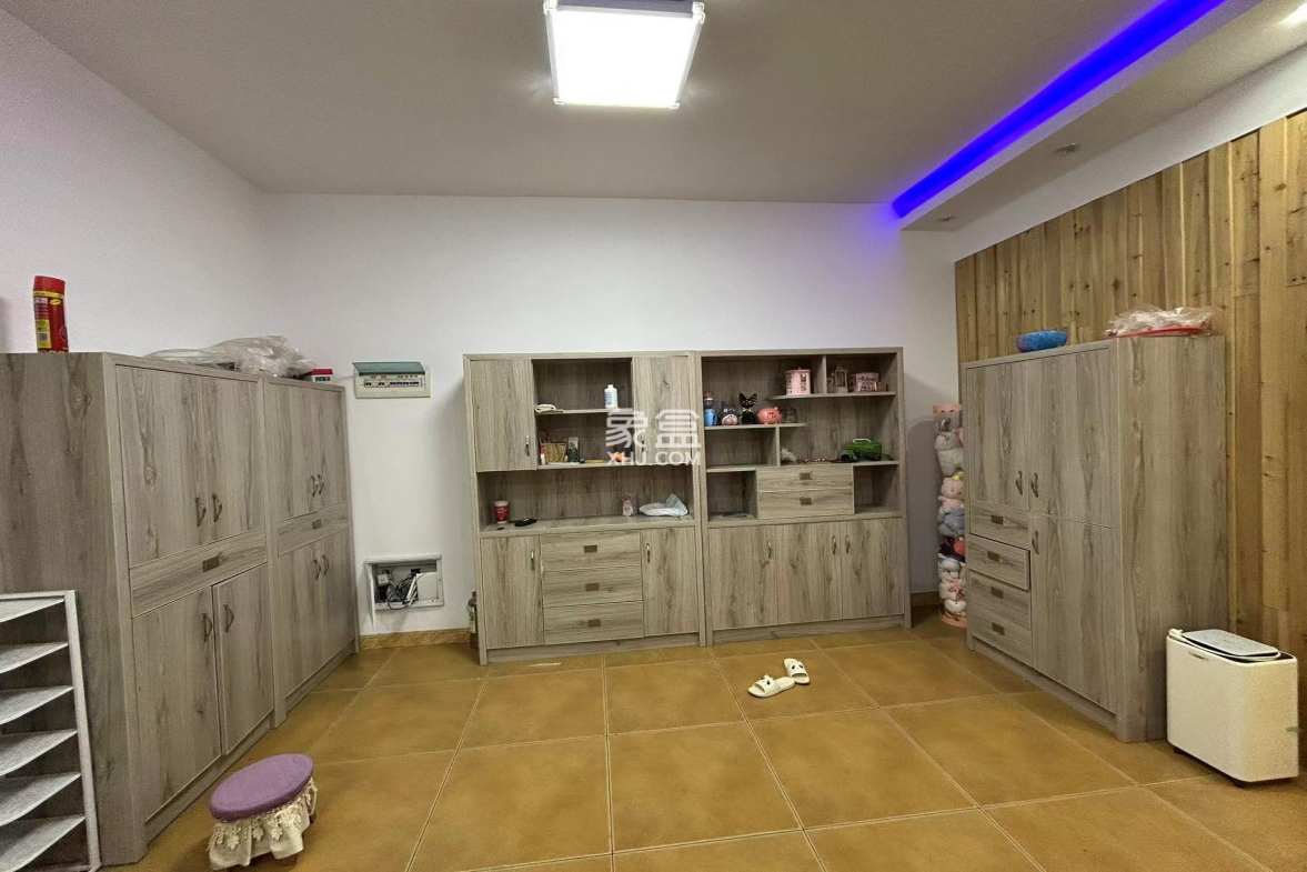 西域名邸  3室2厅2卫    78.0万 西域名邸  3室2厅2卫    78.0万室内图