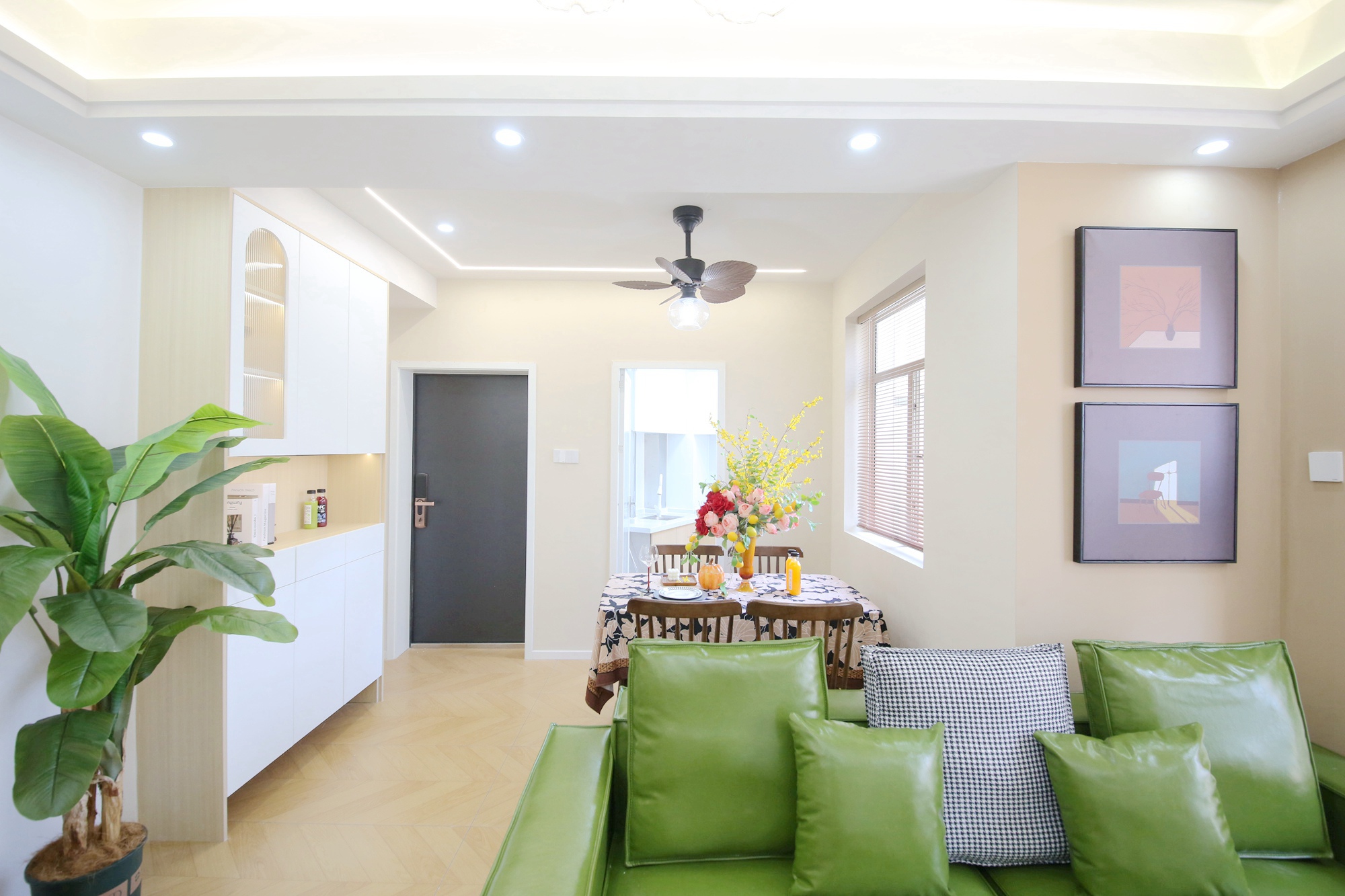 凯通国际城（凯通朝庭）  3室2厅1卫    86.0万客厅