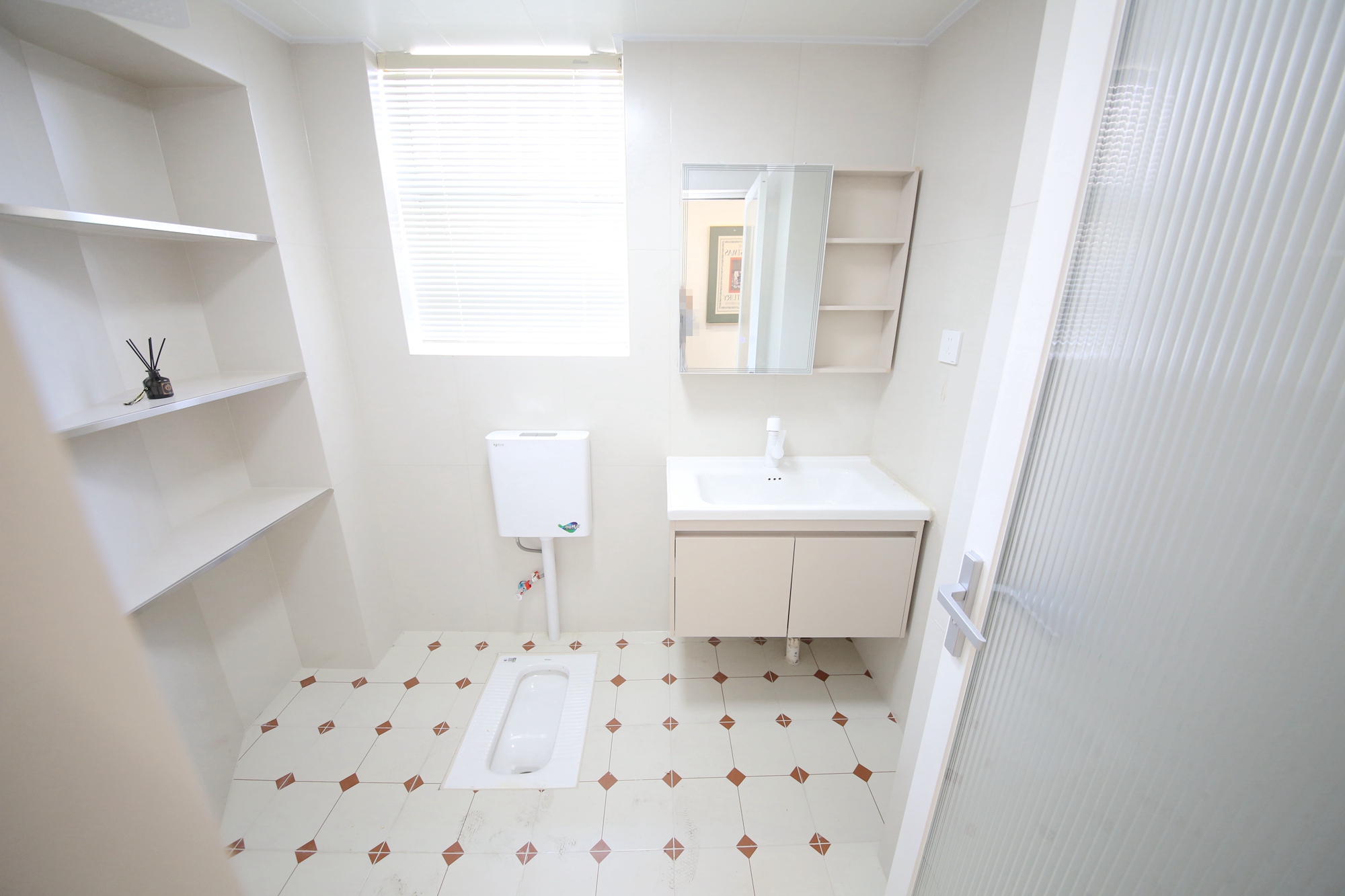 凯通国际城（凯通朝庭）  3室2厅1卫    86.0万卫生间