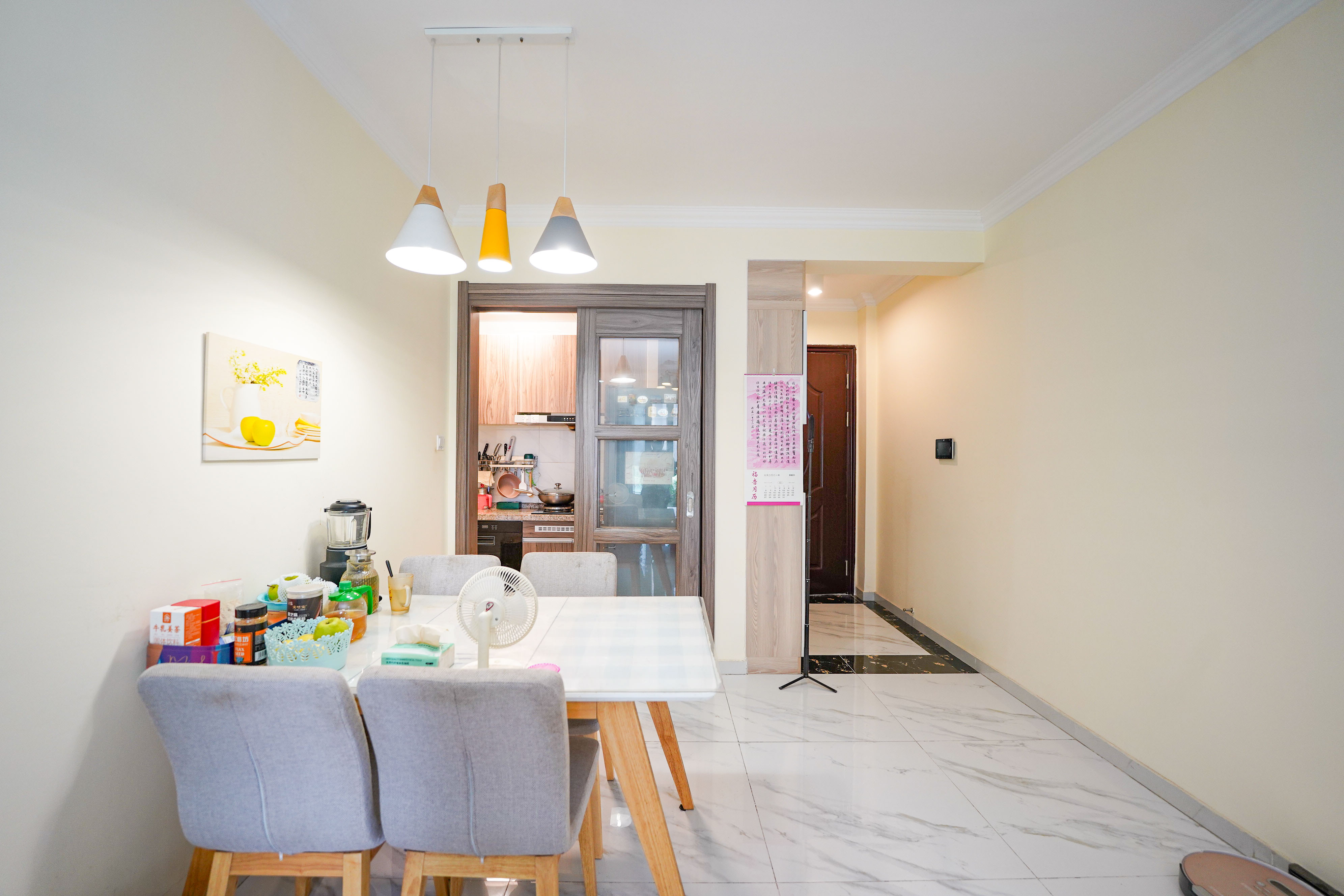 碧桂园公园壹号(凯怡茗苑) 3室2厅1卫 58.0万 碧桂园公园壹号(凯怡茗苑) 3室2厅1卫 58.0万客厅