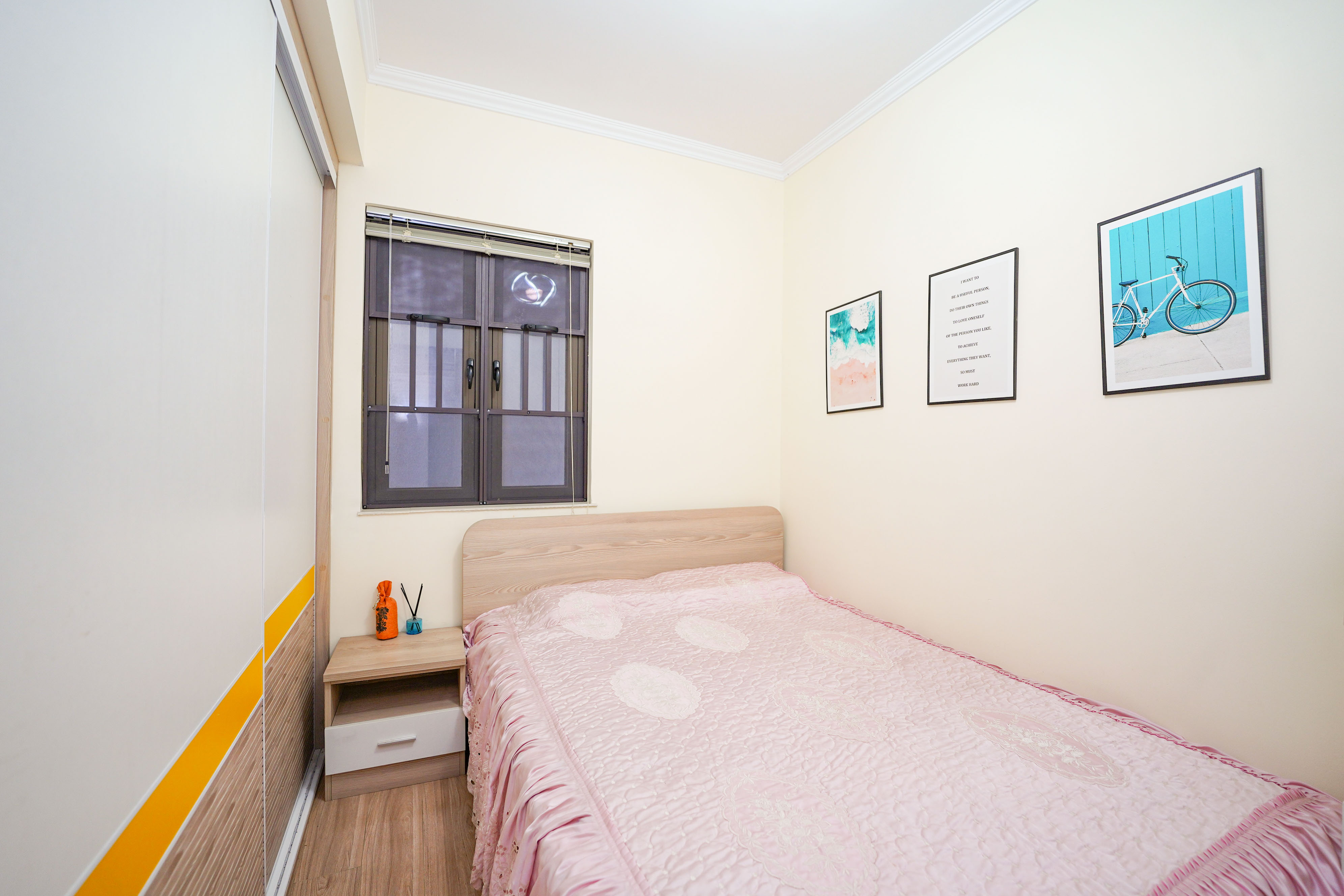 碧桂园公园壹号(凯怡茗苑) 3室2厅1卫 58.0万 碧桂园公园壹号(凯怡茗苑) 3室2厅1卫 58.0万卧室