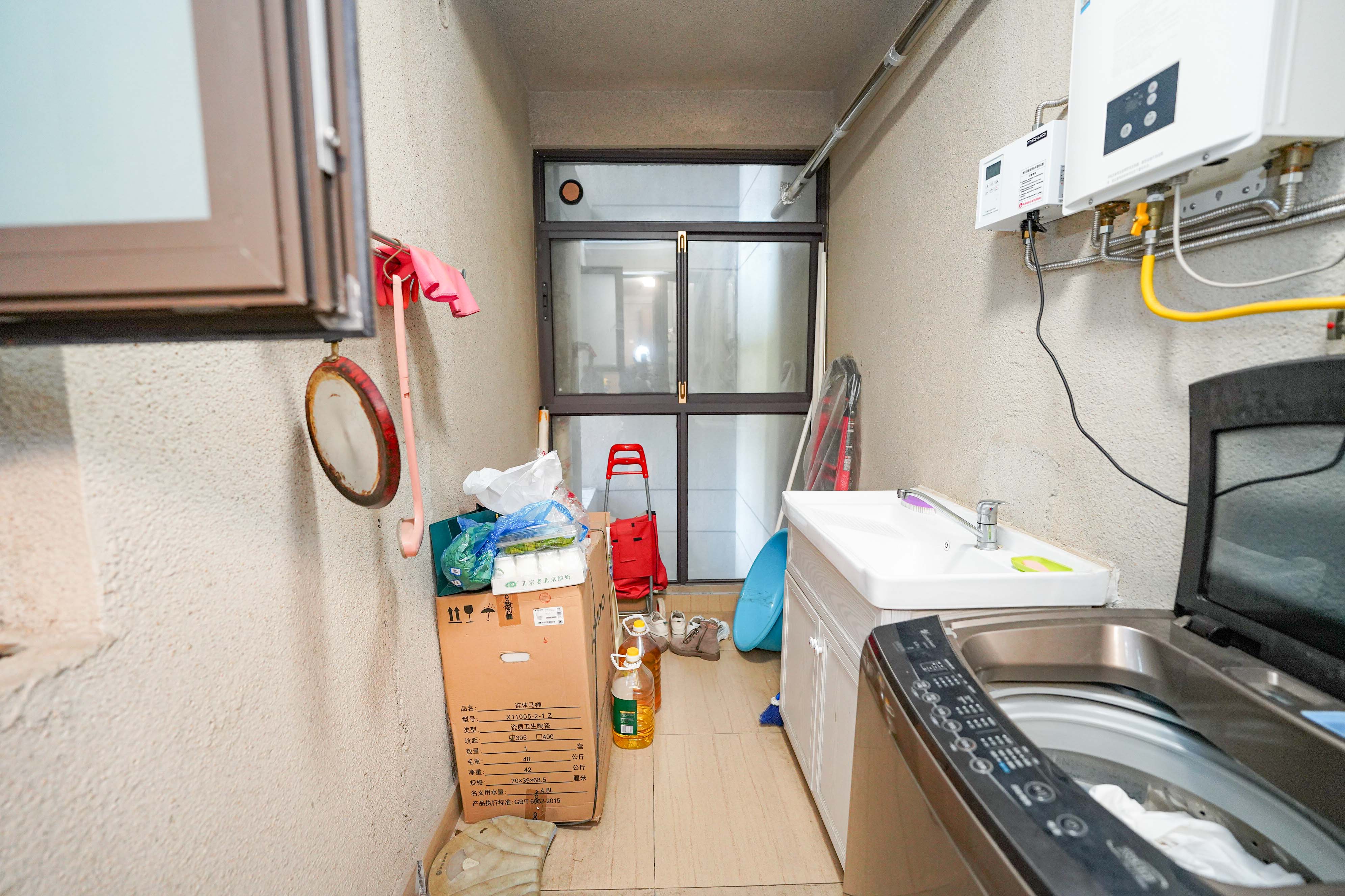 碧桂园公园壹号(凯怡茗苑) 3室2厅1卫 58.0万 碧桂园公园壹号(凯怡茗苑) 3室2厅1卫 58.0万阳台