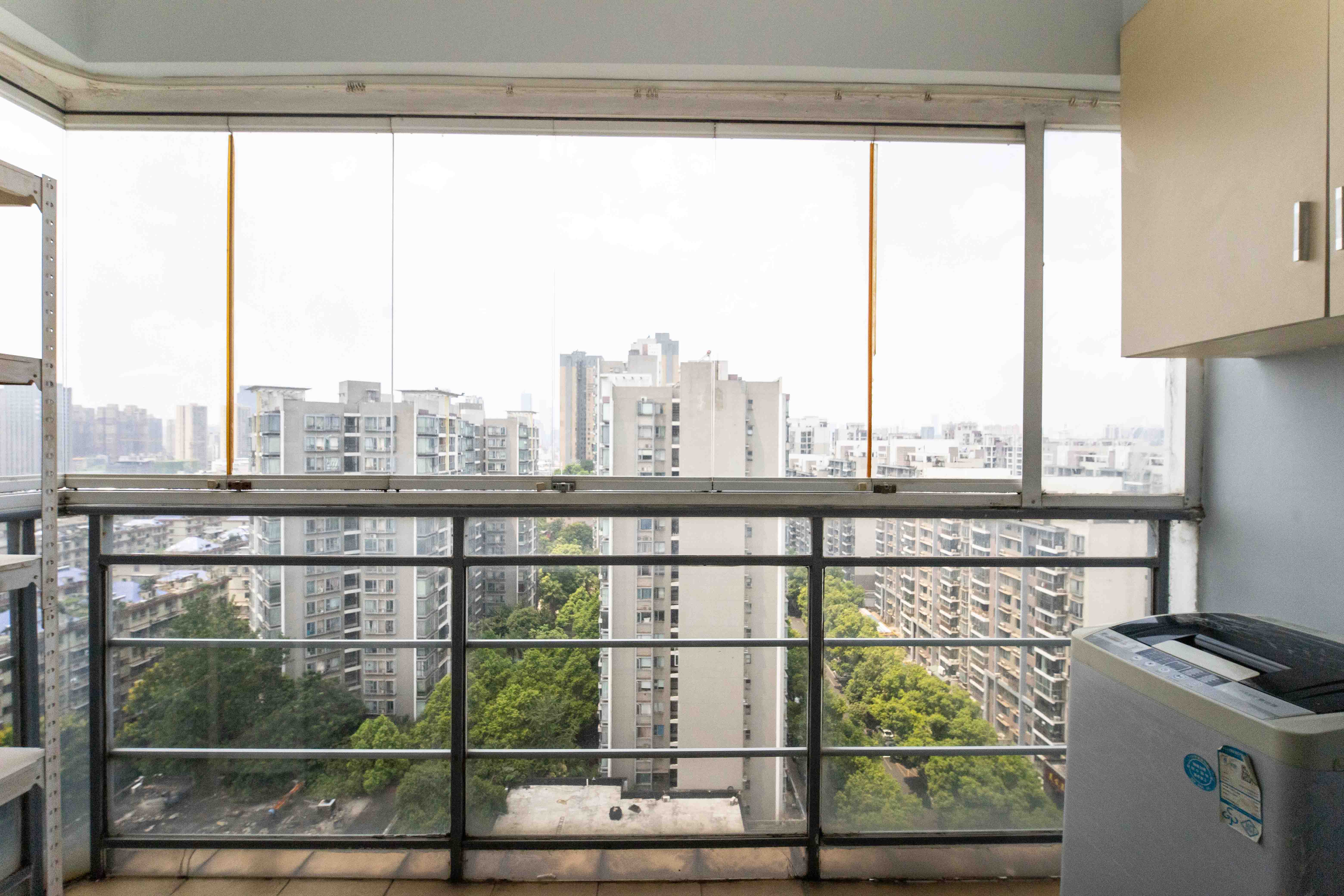 银港水晶城  1室1厅1卫   50.00万阳台
