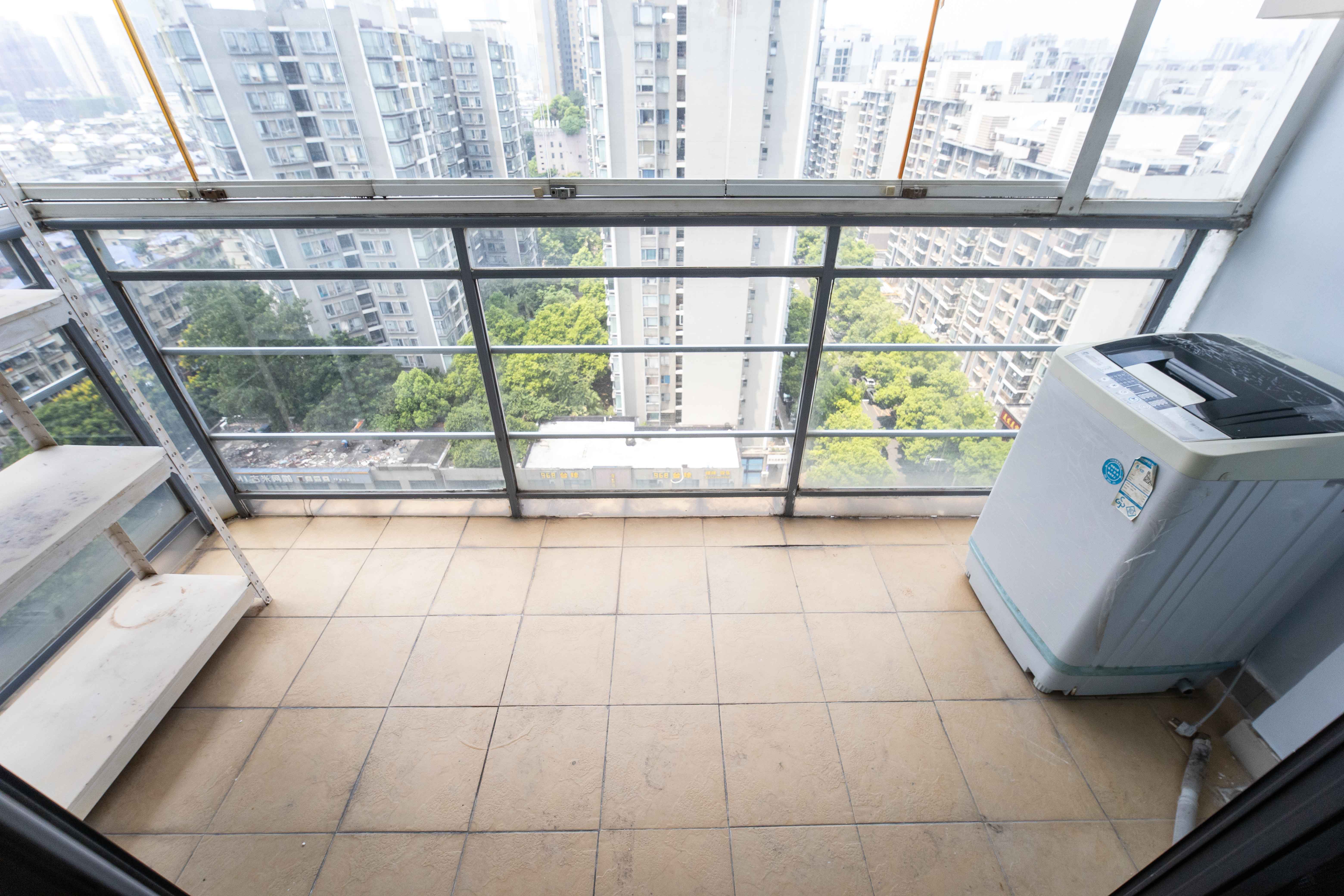 银港水晶城  1室1厅1卫   50.00万阳台