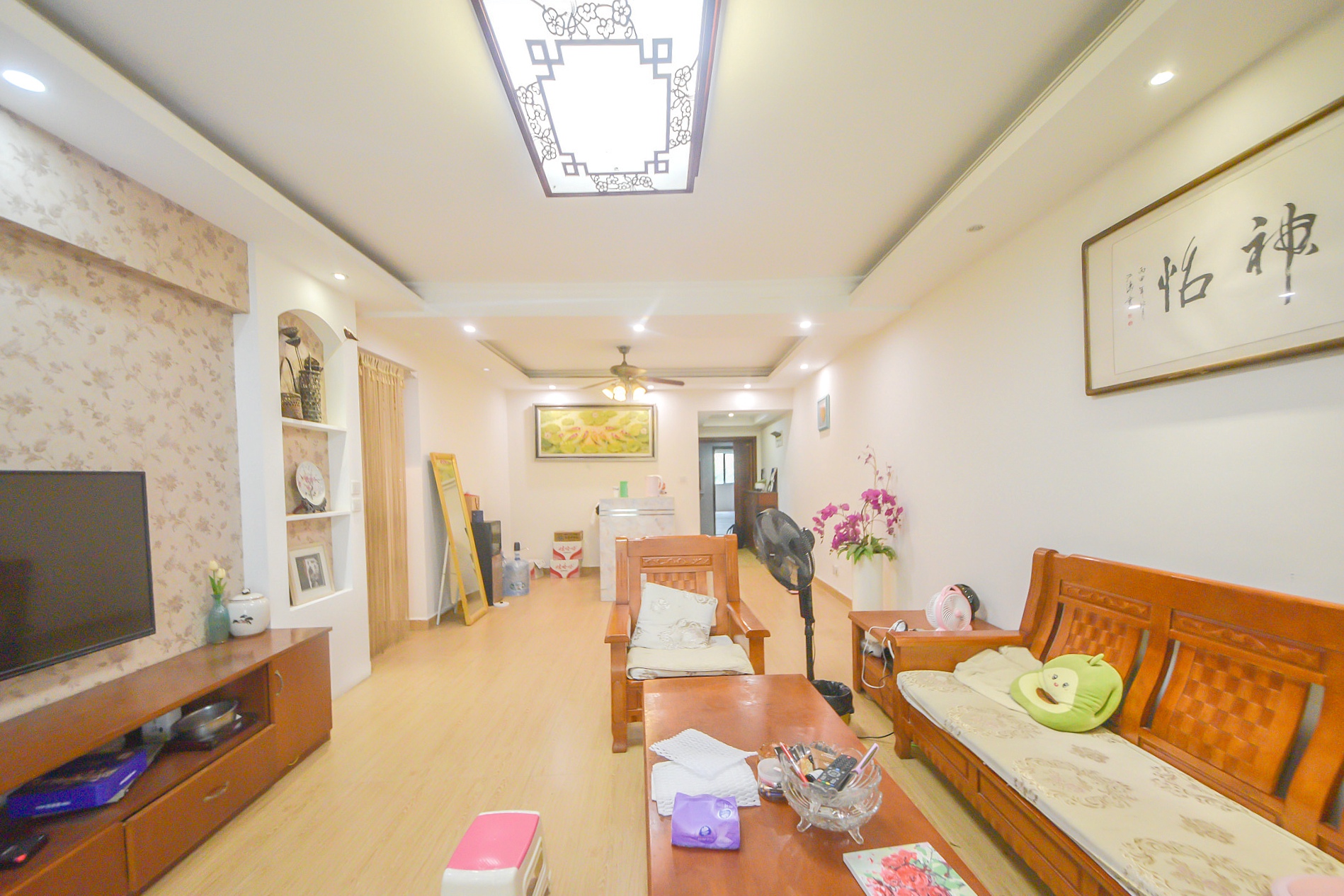 新城新世界一二三期  3室2厅2卫    121.0万 新城新世界一二三期  3室2厅2卫    121.0万客厅