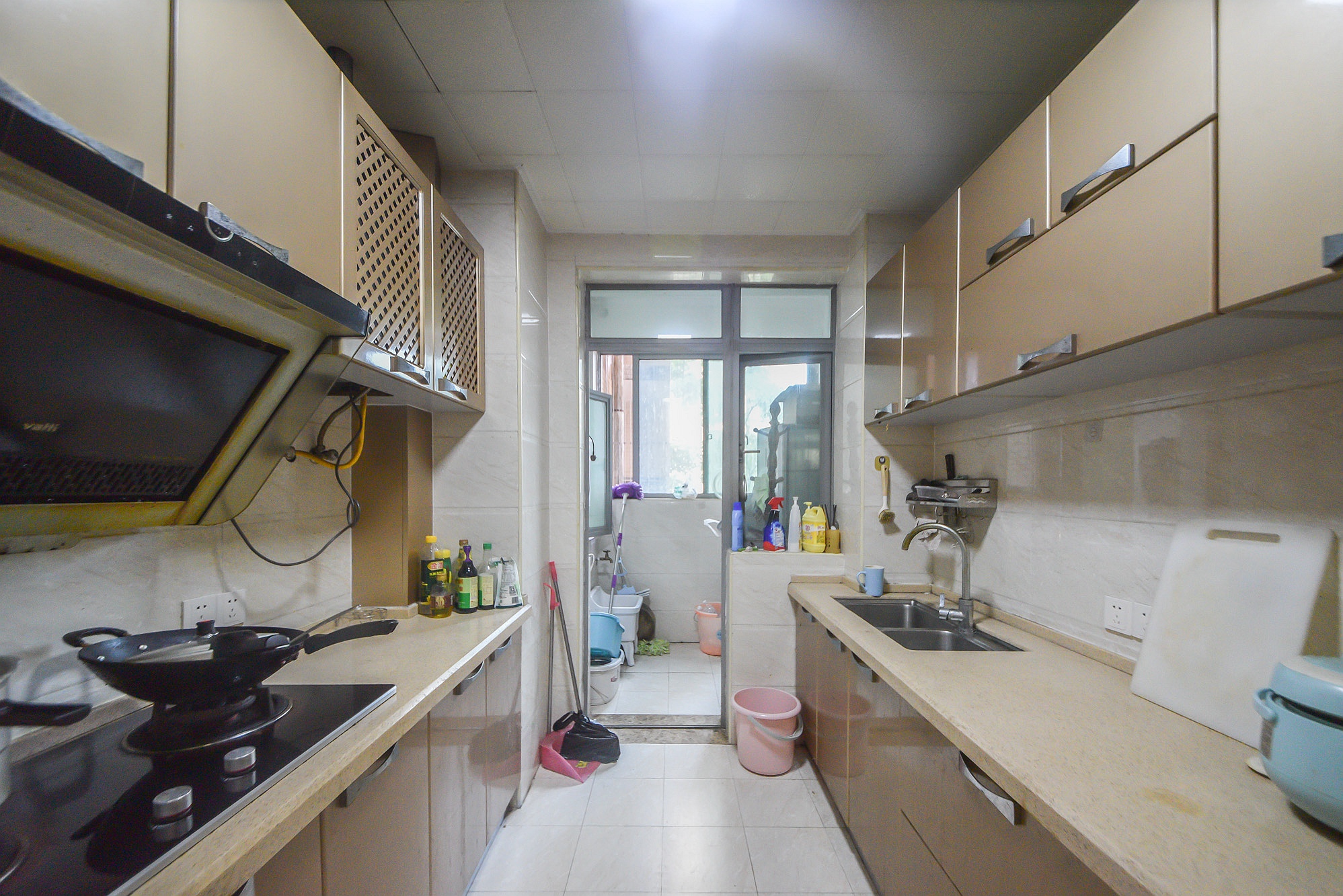 新城新世界一二三期  3室2厅2卫    121.0万 新城新世界一二三期  3室2厅2卫    121.0万厨房