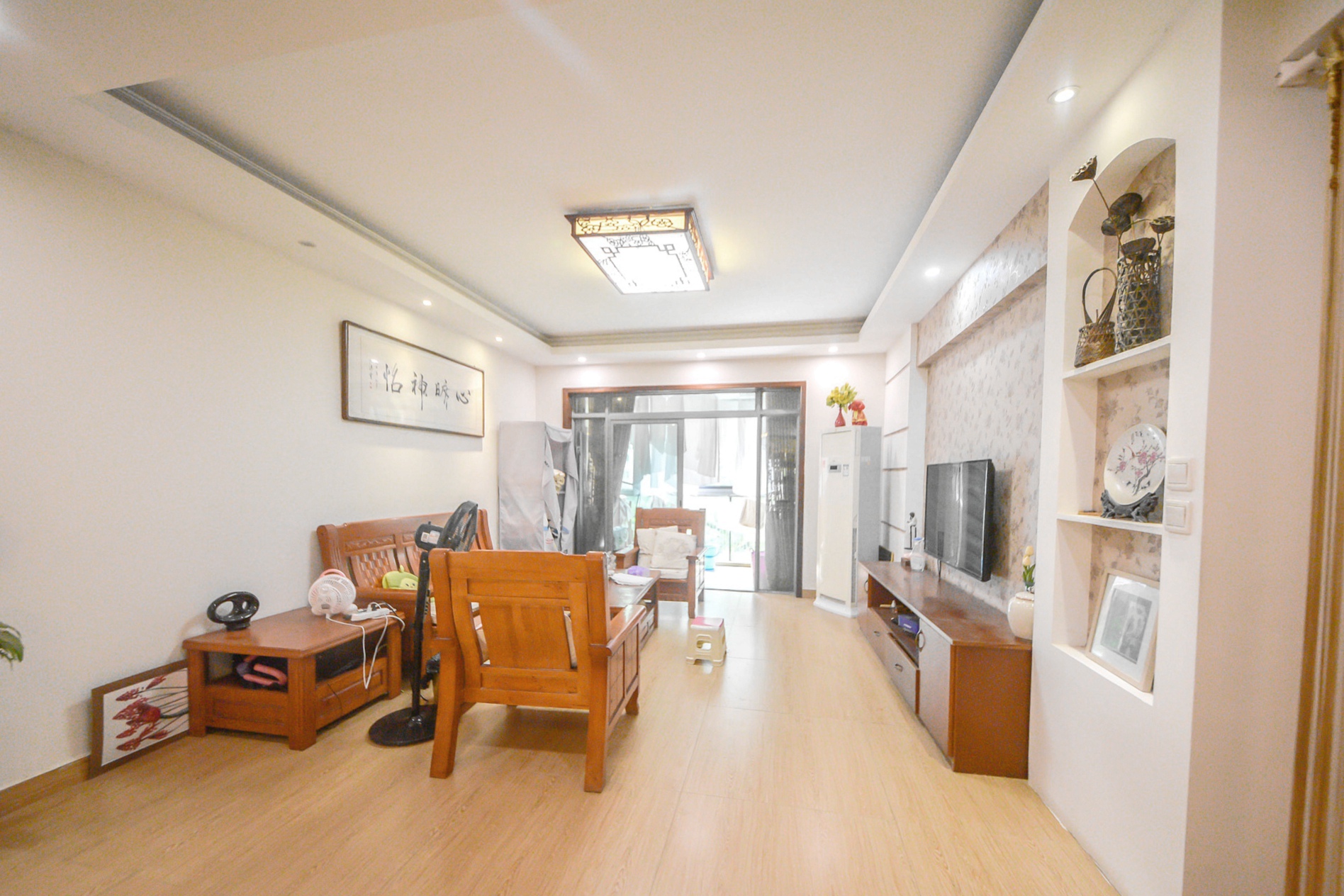 新城新世界一二三期  3室2厅2卫    121.0万 新城新世界一二三期  3室2厅2卫    121.0万客厅