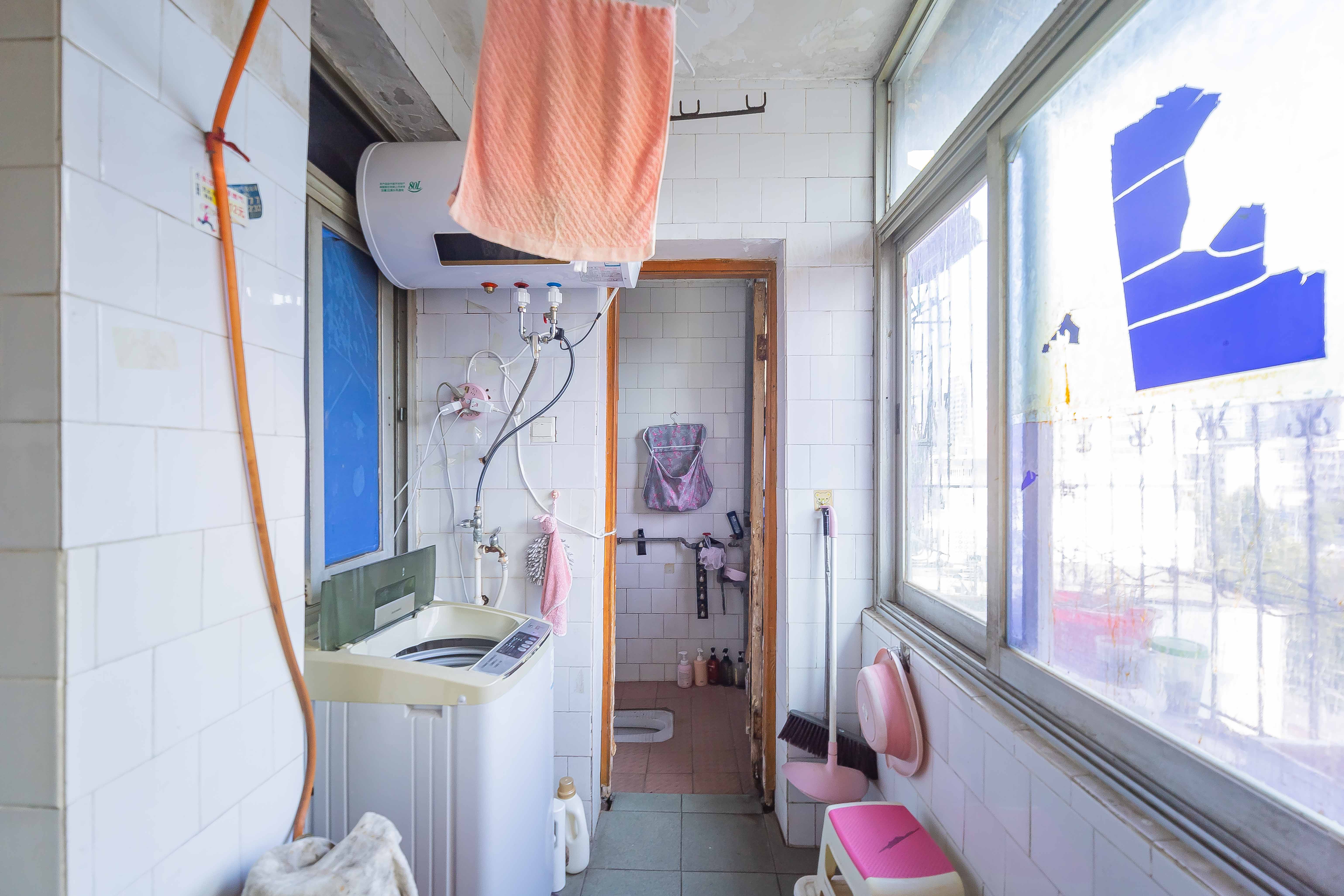 西湖新村  2室1厅1卫   45.00万卫生间