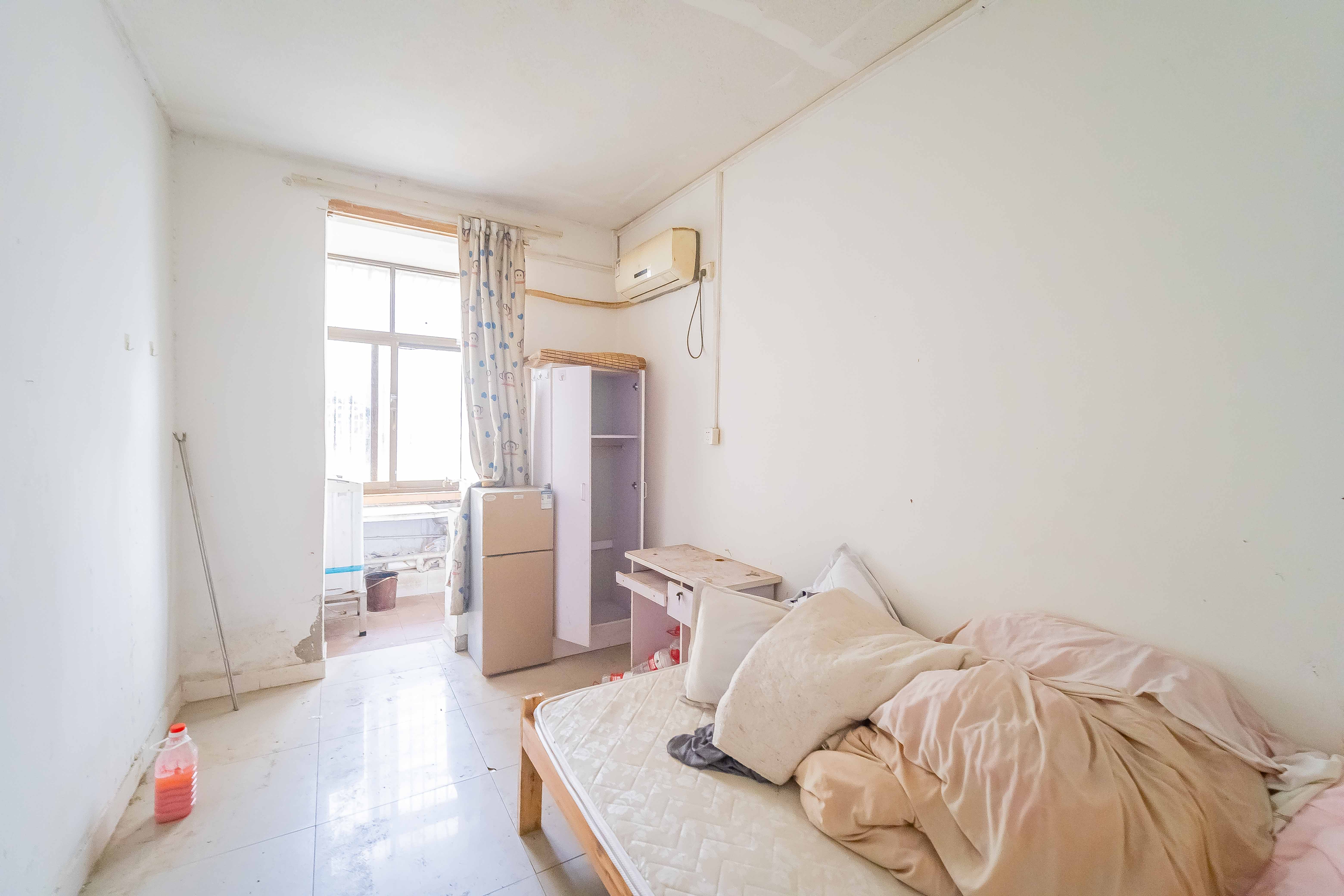 下碧湘街小区 3室2厅1卫 70.0万 下碧湘街小区 3室2厅1卫 70.0万客厅