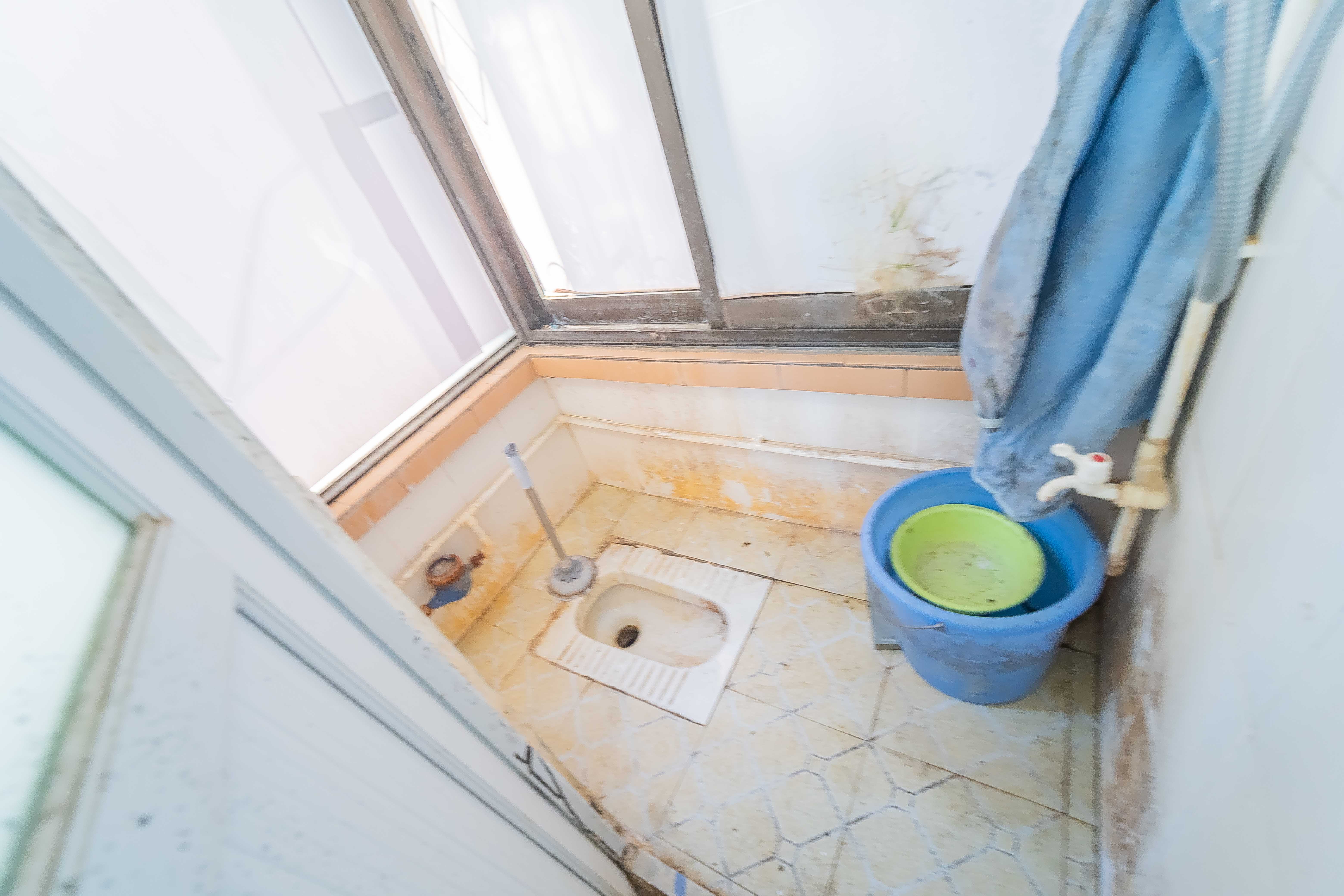 下碧湘街小区 3室2厅1卫 70.0万 下碧湘街小区 3室2厅1卫 70.0万卫生间