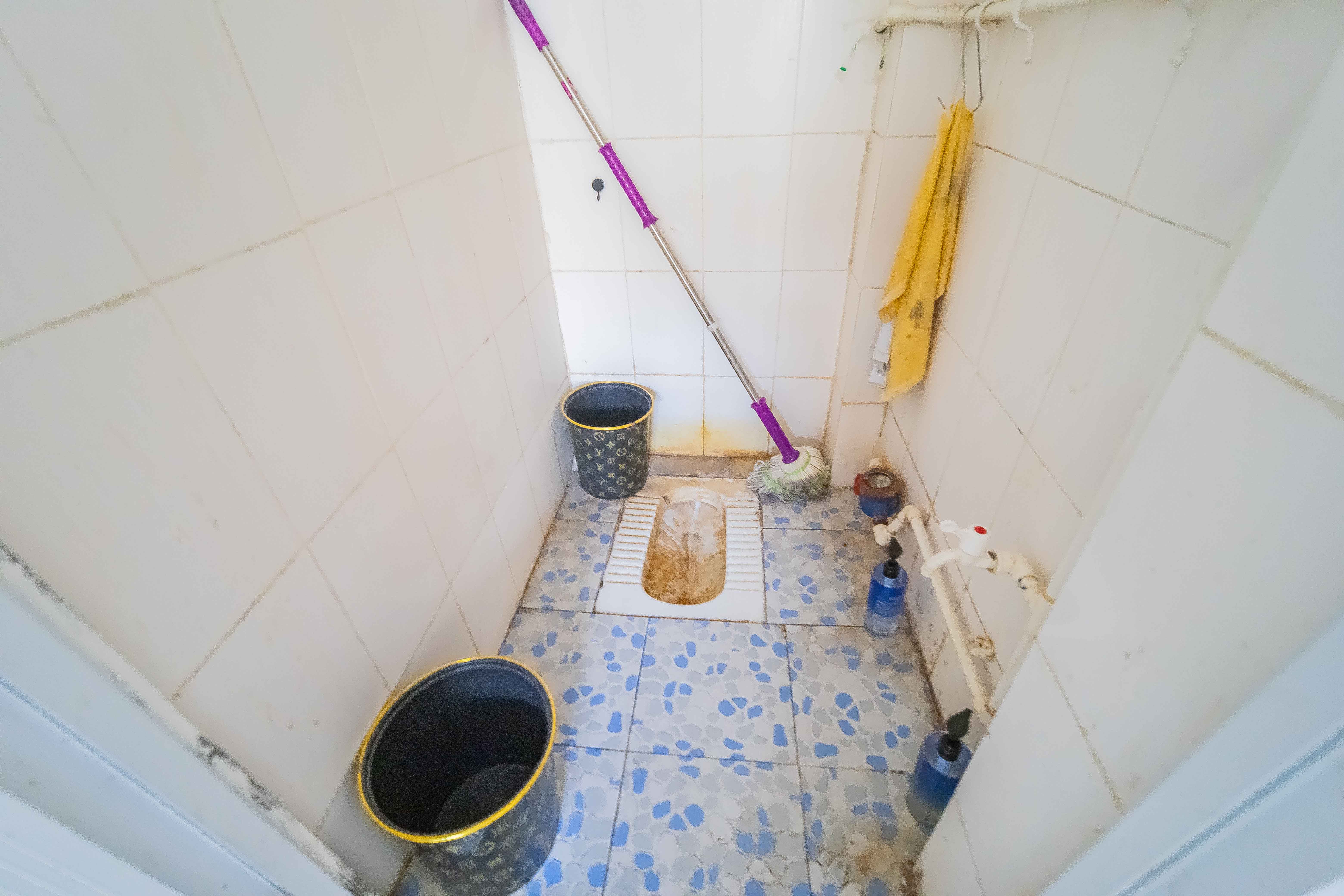 下碧湘街小区 3室2厅1卫 70.0万 下碧湘街小区 3室2厅1卫 70.0万卫生间