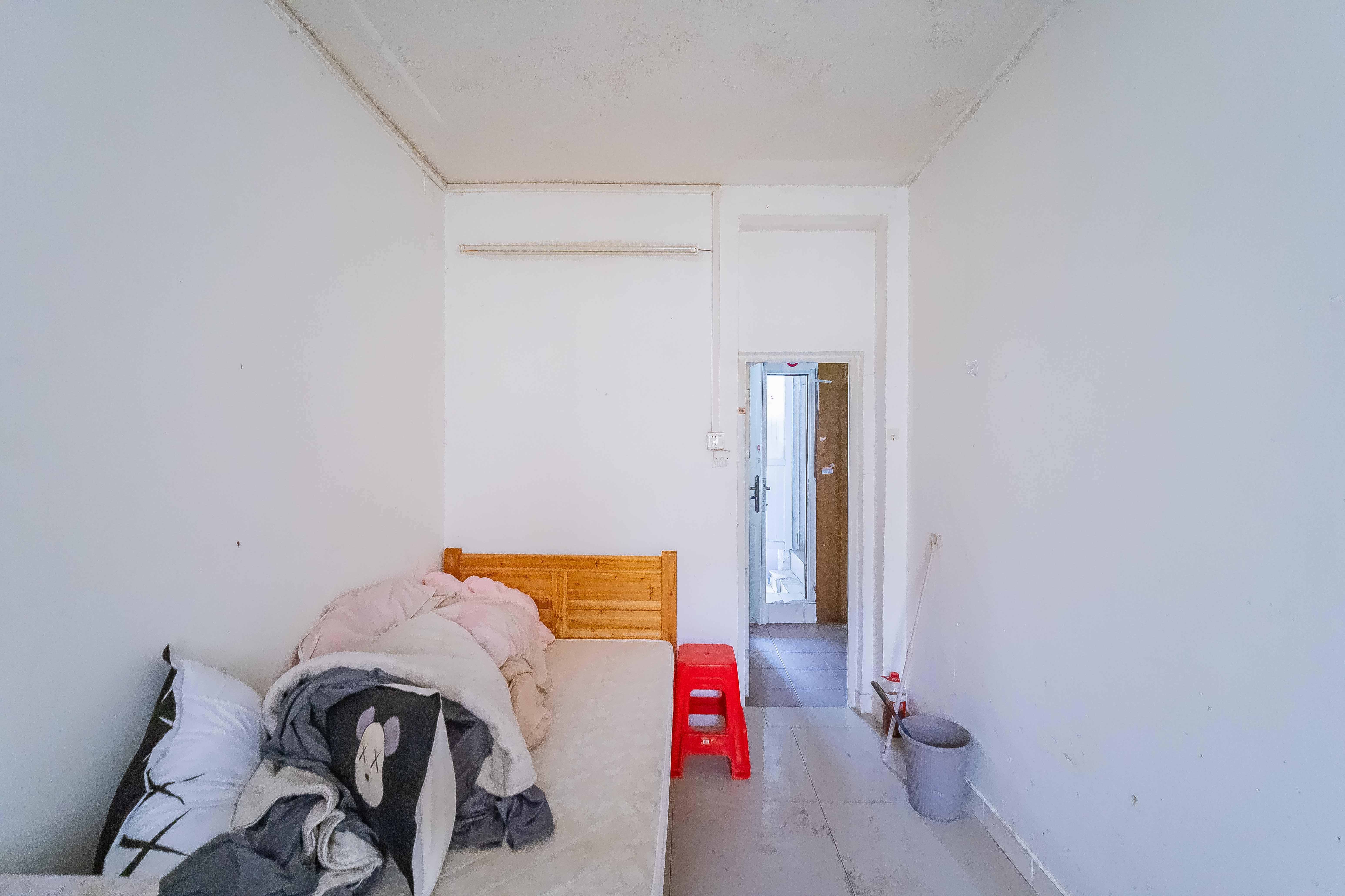 下碧湘街小区  3室2厅1卫    70.0万卧室