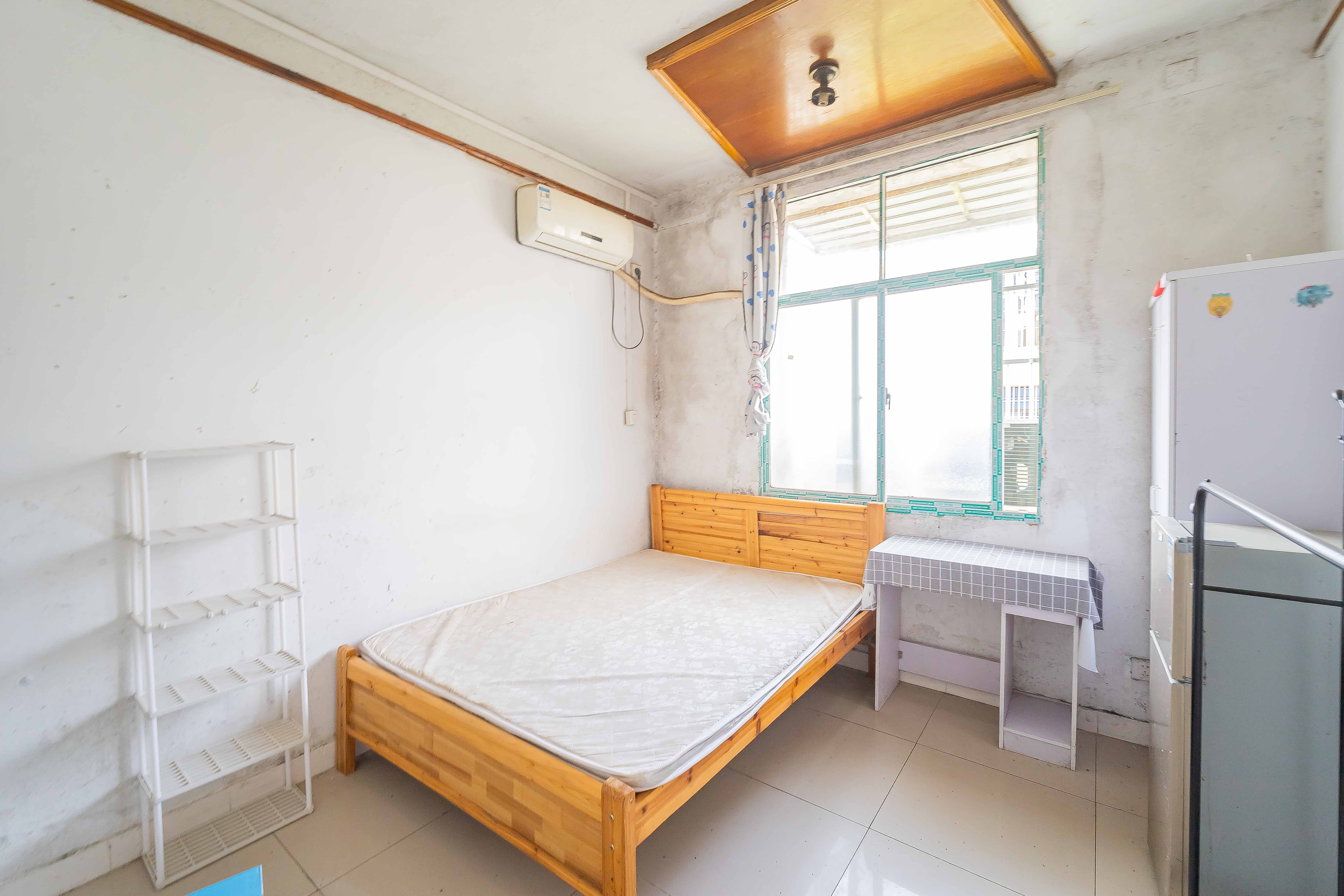 下碧湘街小区 3室2厅1卫 70.0万 下碧湘街小区 3室2厅1卫 70.0万卧室