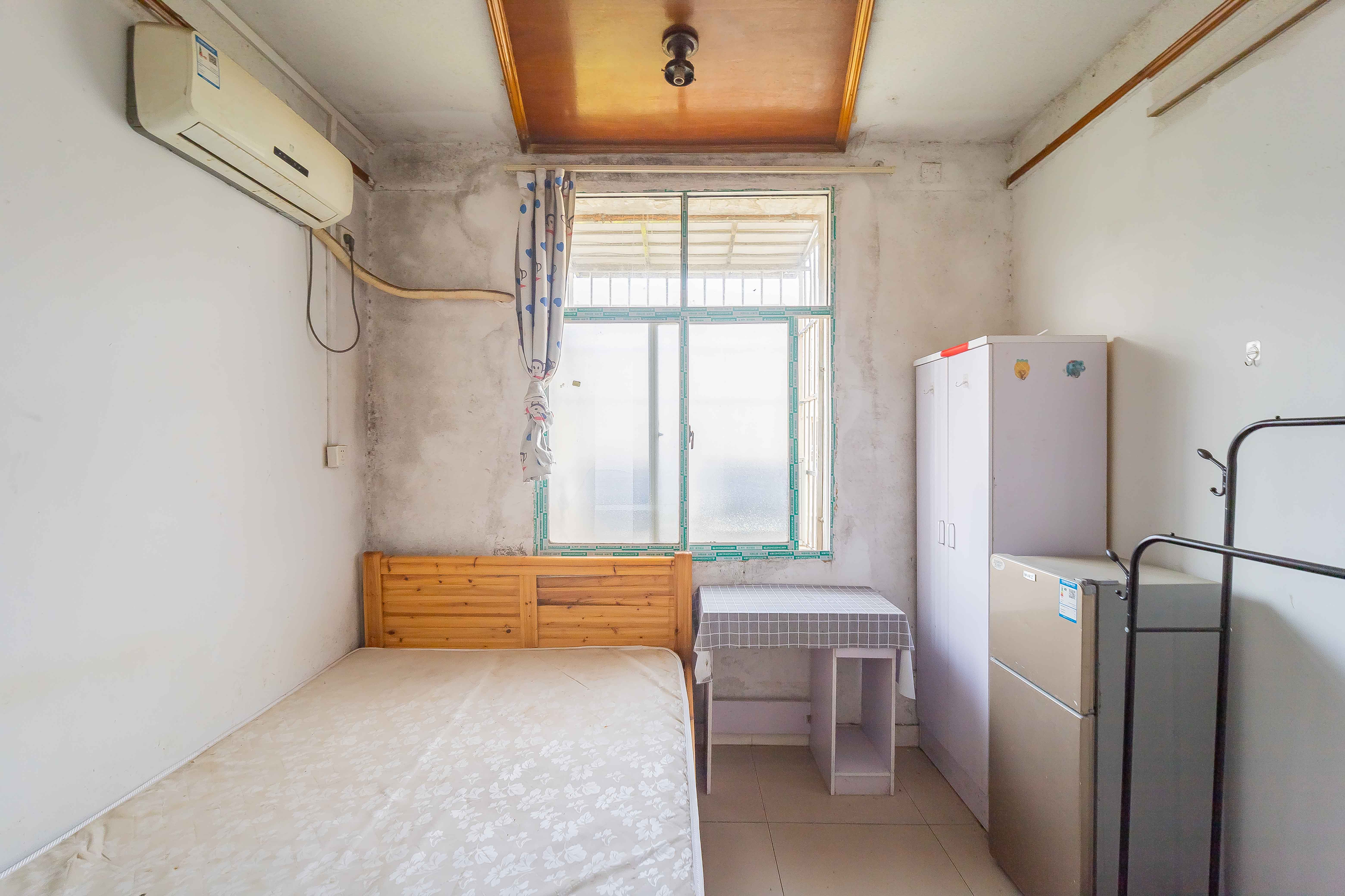 下碧湘街小区  3室2厅1卫    70.0万卧室