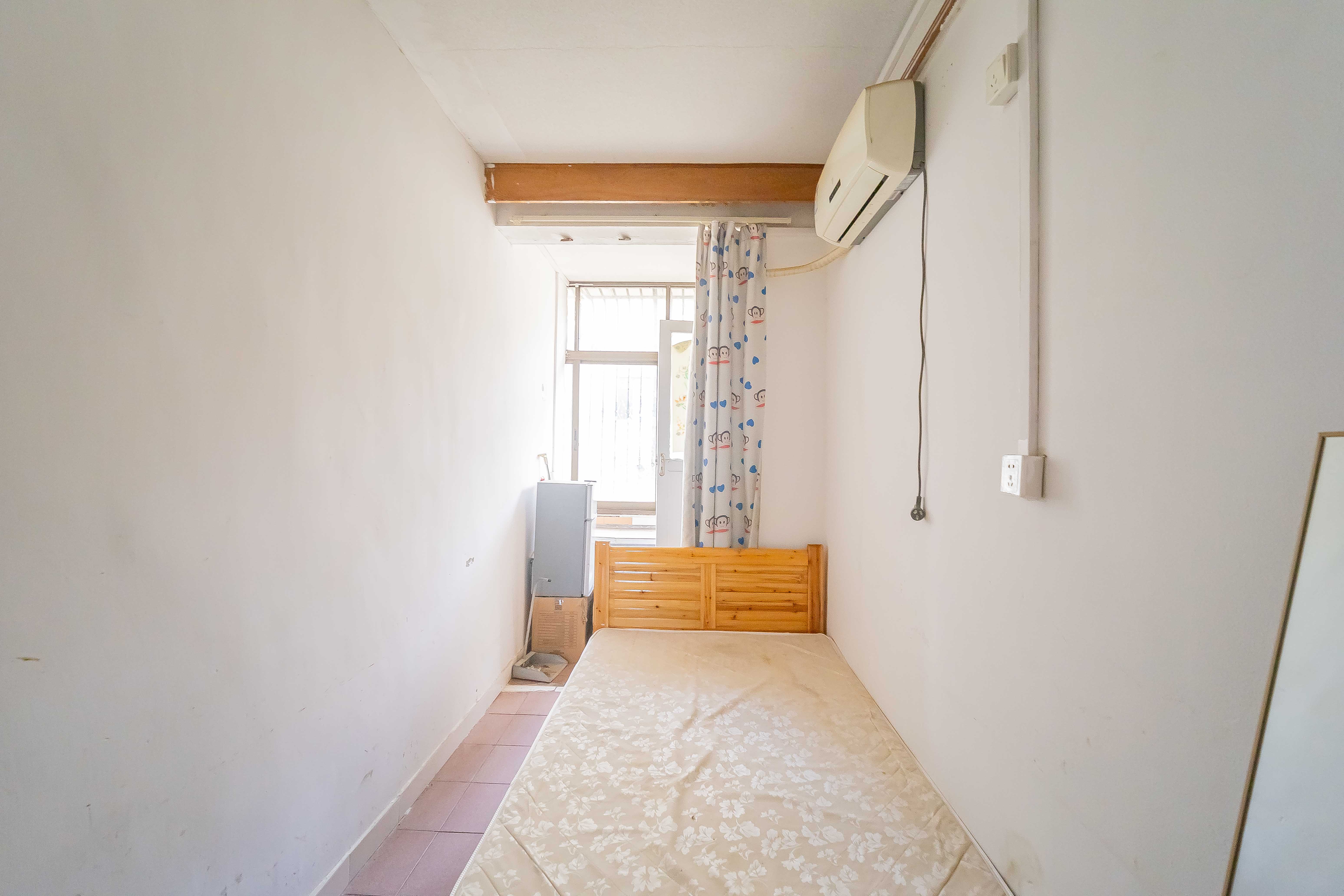 下碧湘街小区  3室2厅1卫    70.0万卧室