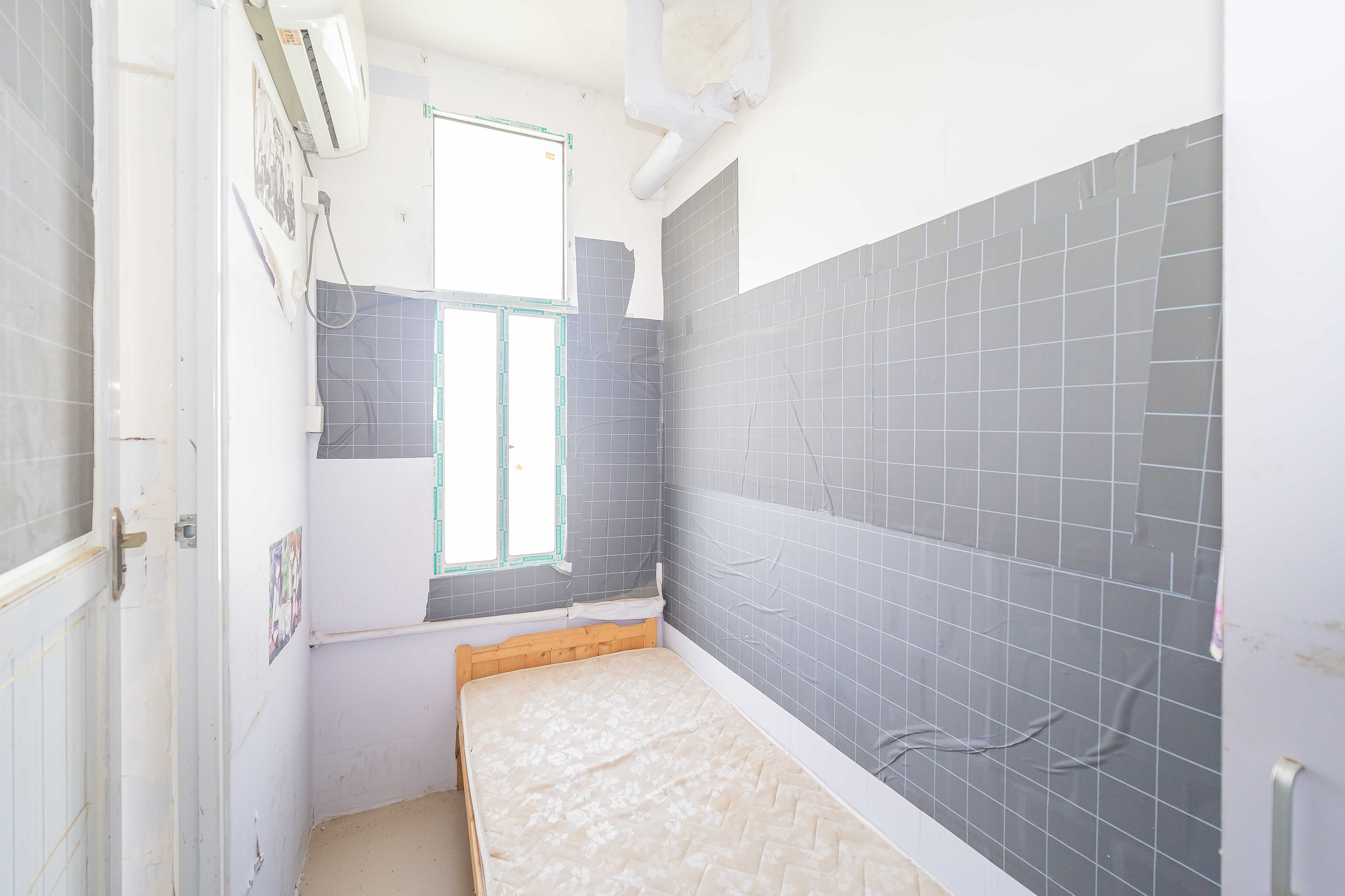 下碧湘街小区  3室2厅1卫    70.0万卧室