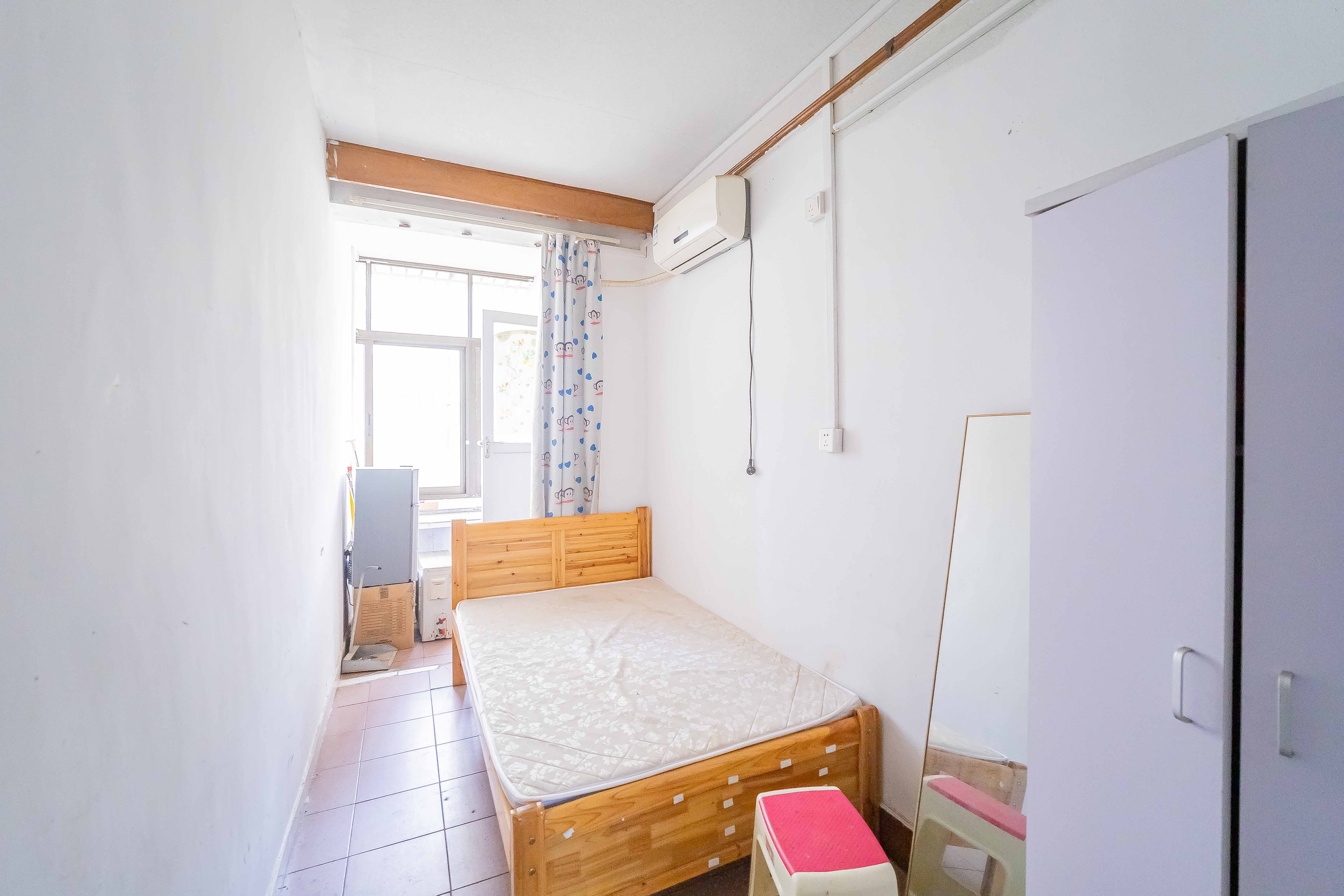 下碧湘街小区  3室2厅1卫    70.0万卧室